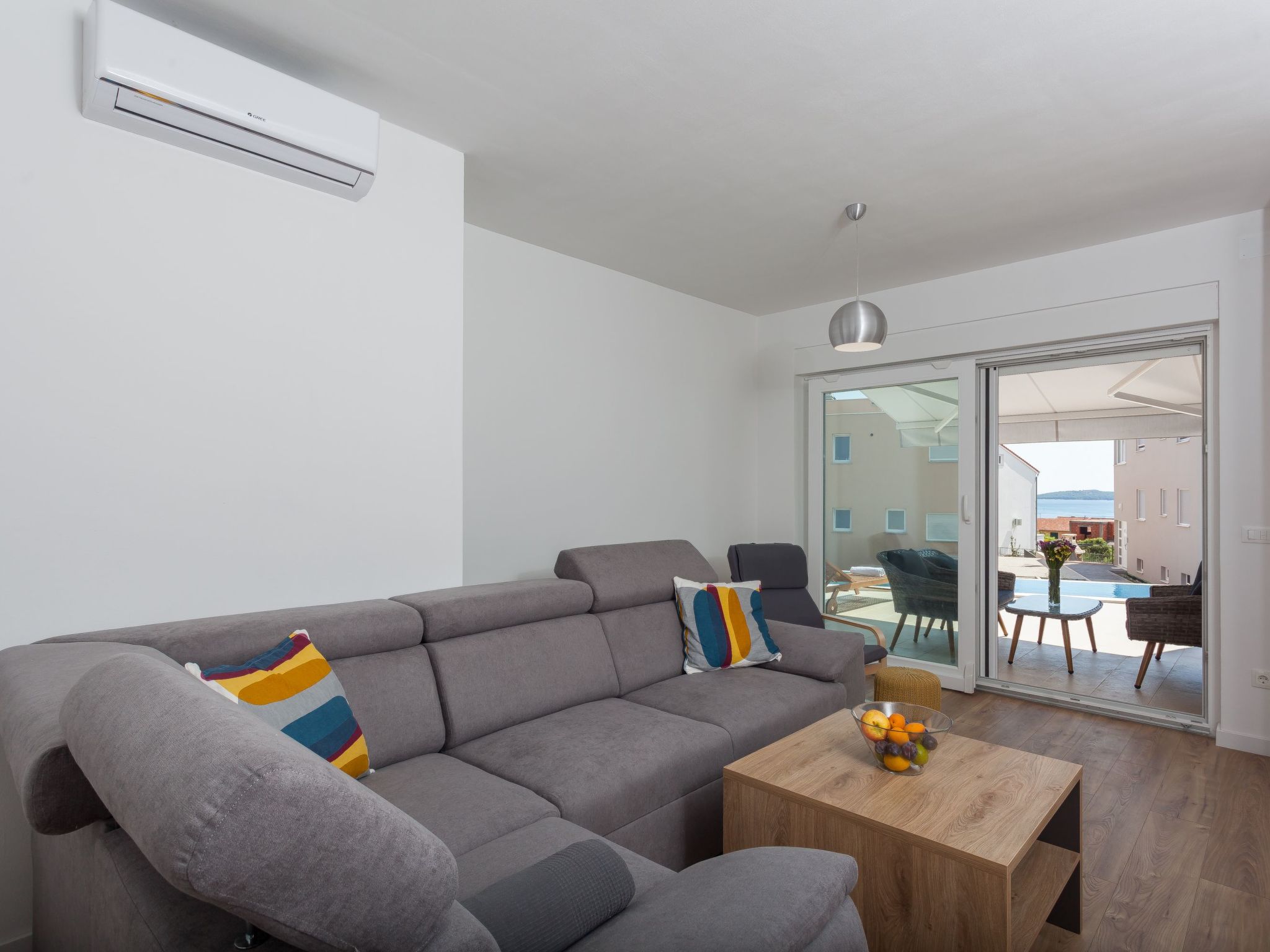 Wunderschöne Ferienvilla Lomari-Drinnen