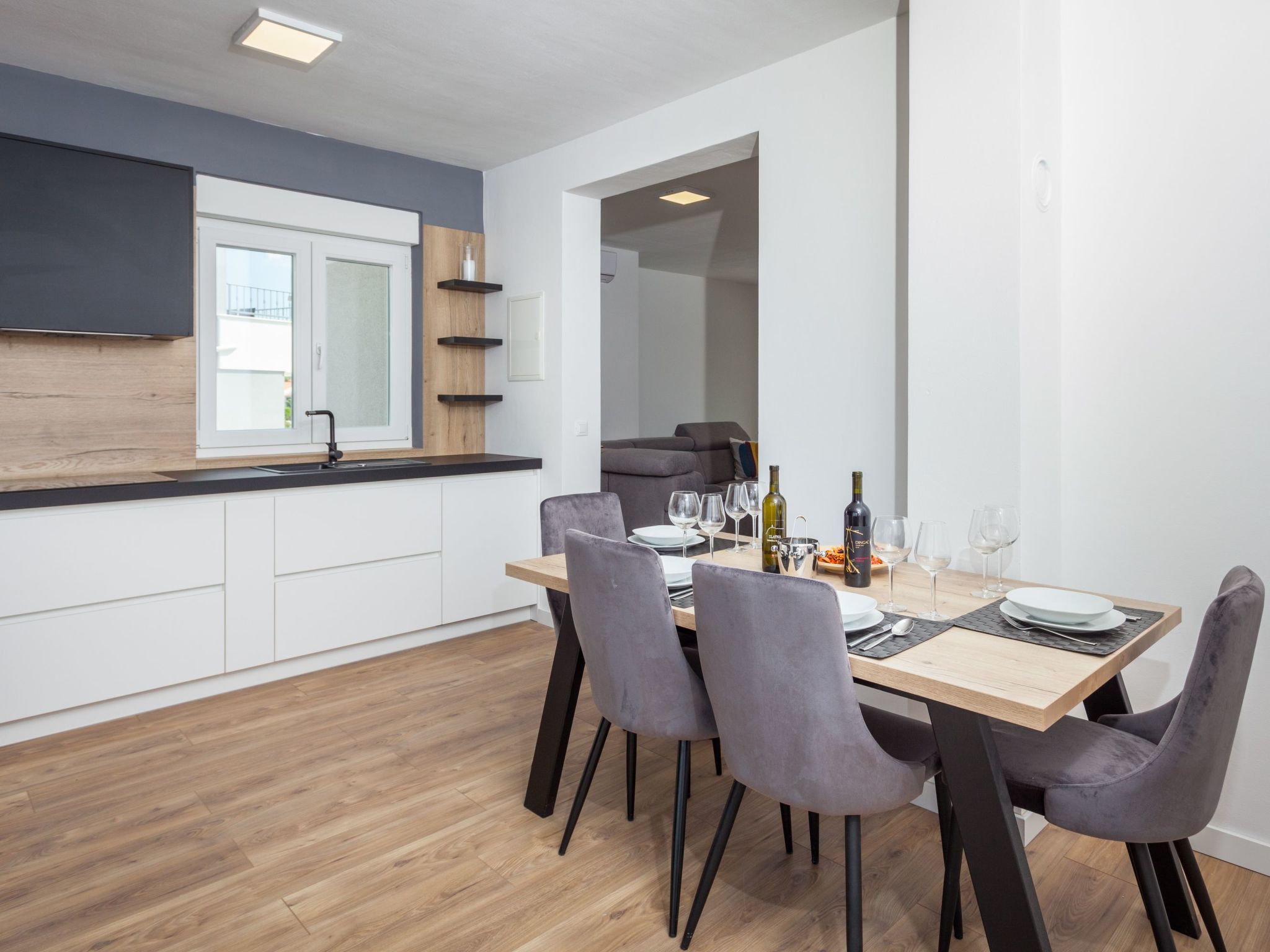 Wunderschöne Ferienvilla Lomari-Drinnen