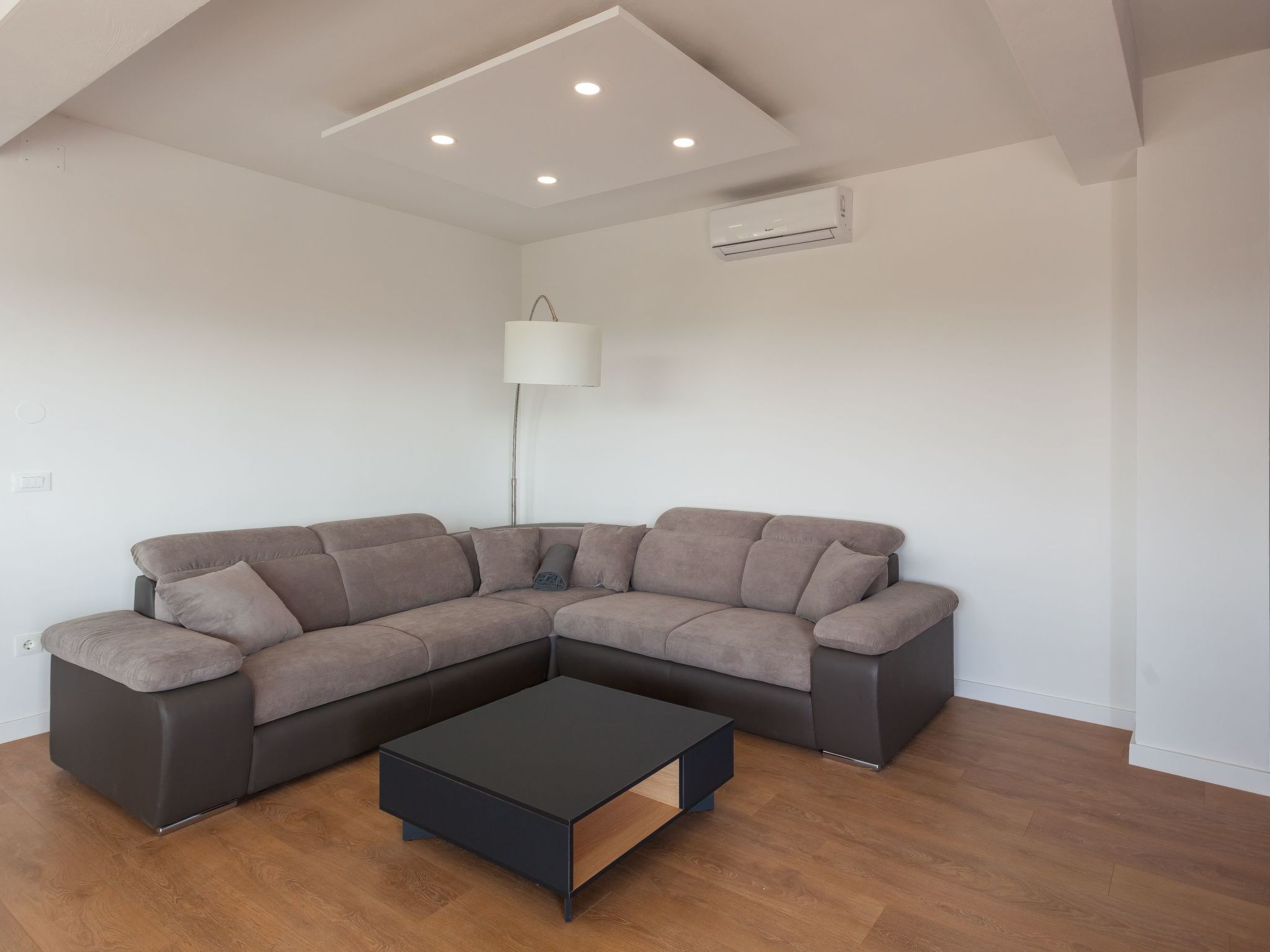 Wunderschöne Ferienvilla Lomari-Drinnen