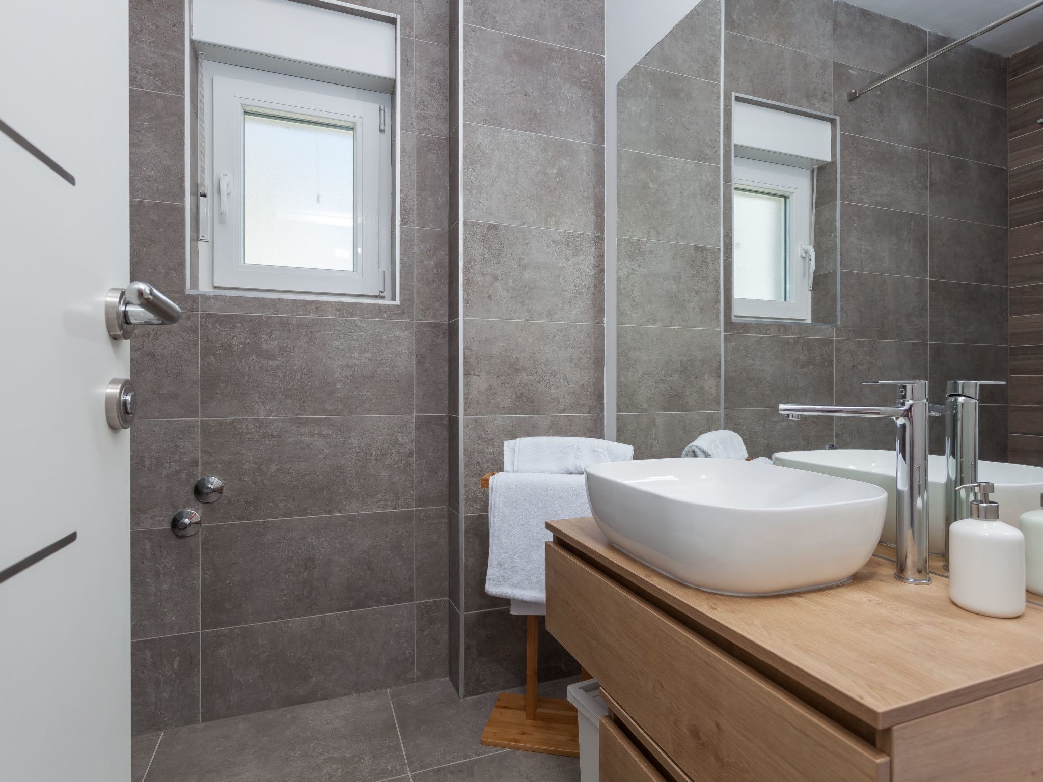 Wunderschöne Ferienvilla Lomari-Drinnen