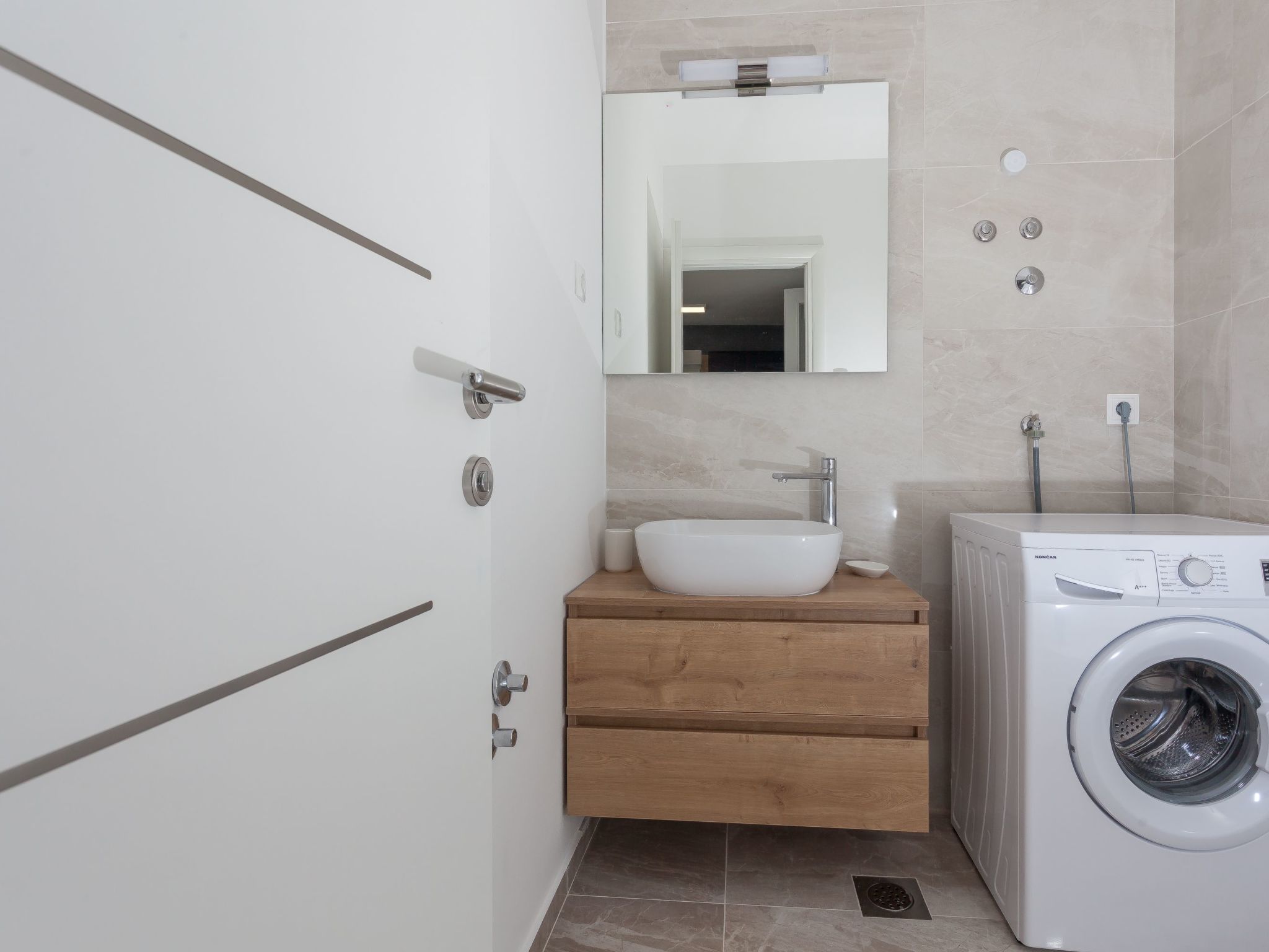 Wunderschöne Ferienvilla Lomari-Drinnen