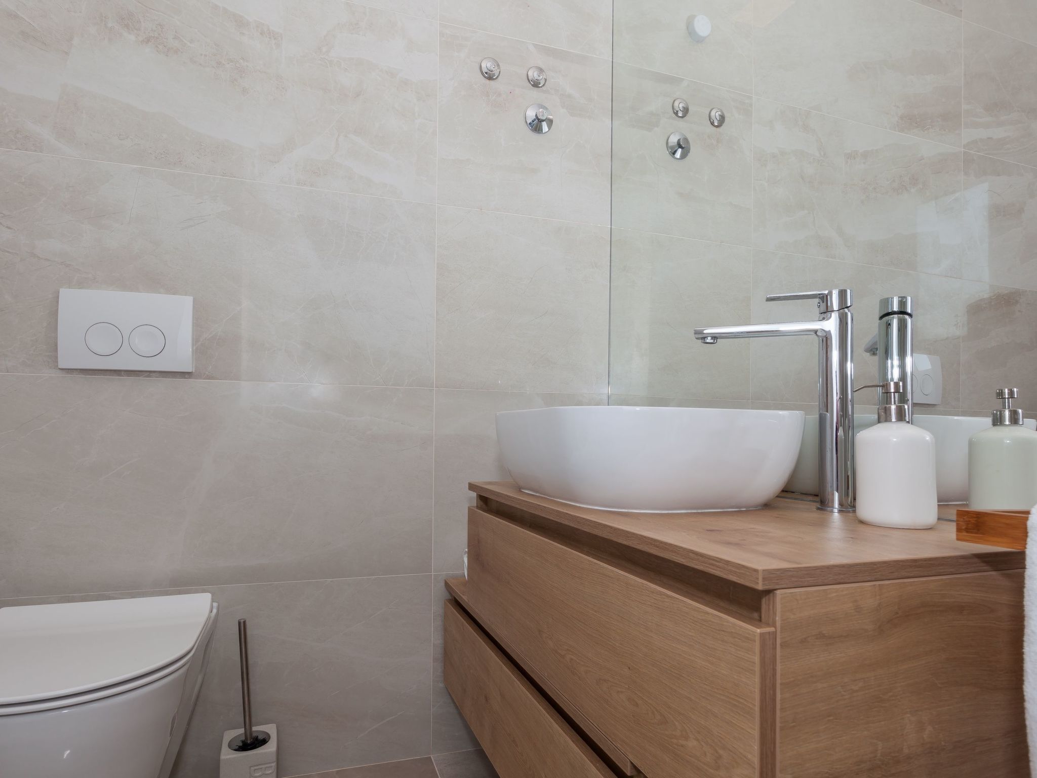 Wunderschöne Ferienvilla Lomari-Drinnen