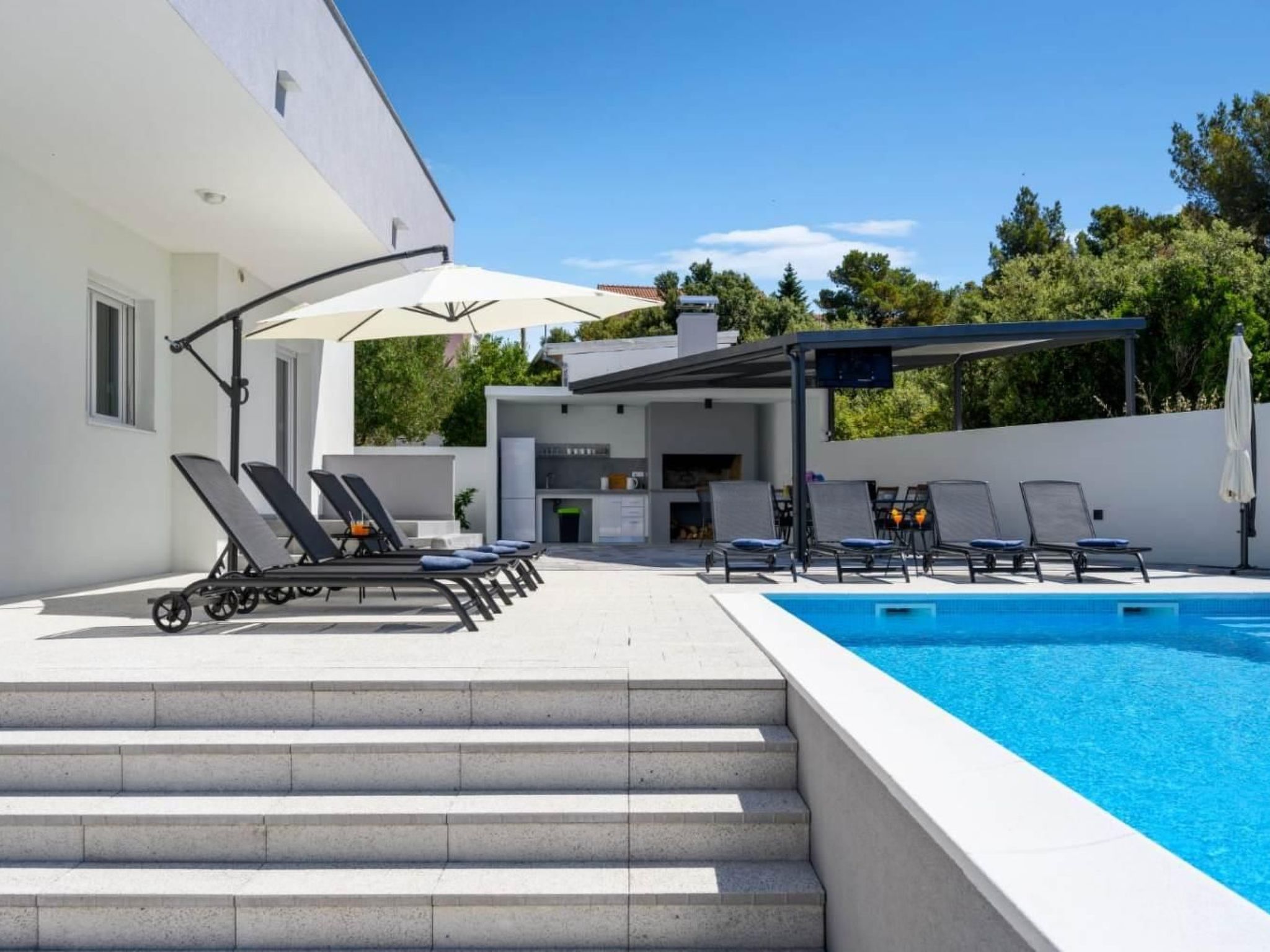 Vakantiehuis met privé zwembad in Brodarica (Kroatië) voor 11 personen