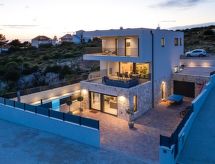 Villa Mathilda: Luxe vrijstaande villa aan het strand in Brodarica - thumbnail 2