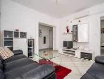 Zonovergoten appartement voor 6 personen op 60 meter van zee in Žaborić - thumbnail 4