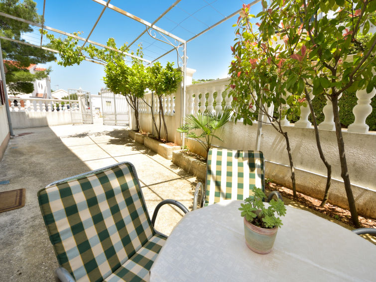 6-persoons appartement aan zee in Brodarica/Žaborić in Žaborić