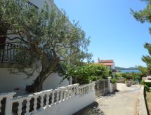 Rose: sfeervol appartement aan zee in Žaborić, Midden Dalmatië - thumbnail 2