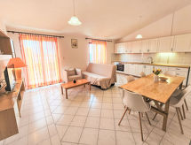 Vakantiehuis Rose aan zee in Žaborić, Midden Dalmatië - thumbnail 6