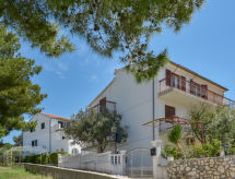 Vakantiehuis Rose aan zee in Žaborić, Midden Dalmatië - thumbnail 2