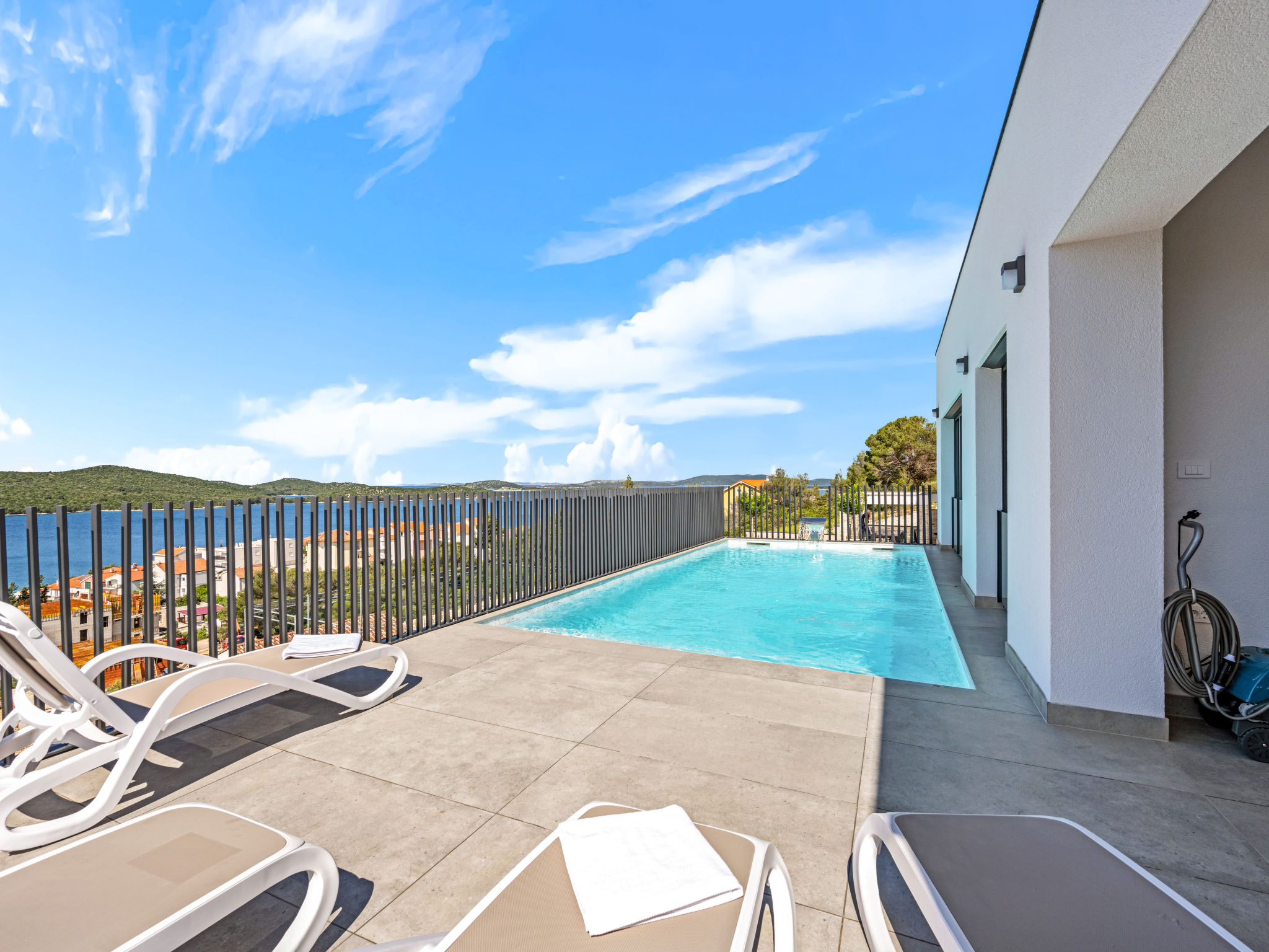 Ferienhaus in Brodarica/zaboric (Kroatien) und 2 Hunde erlaubt