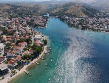 Knus appartement vlakbij zee voor 3+1 in Žaborić, Dalmatië - thumbnail 1