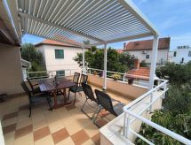 Knus appartement vlakbij zee voor 3+1 in Žaborić, Dalmatië - thumbnail 5