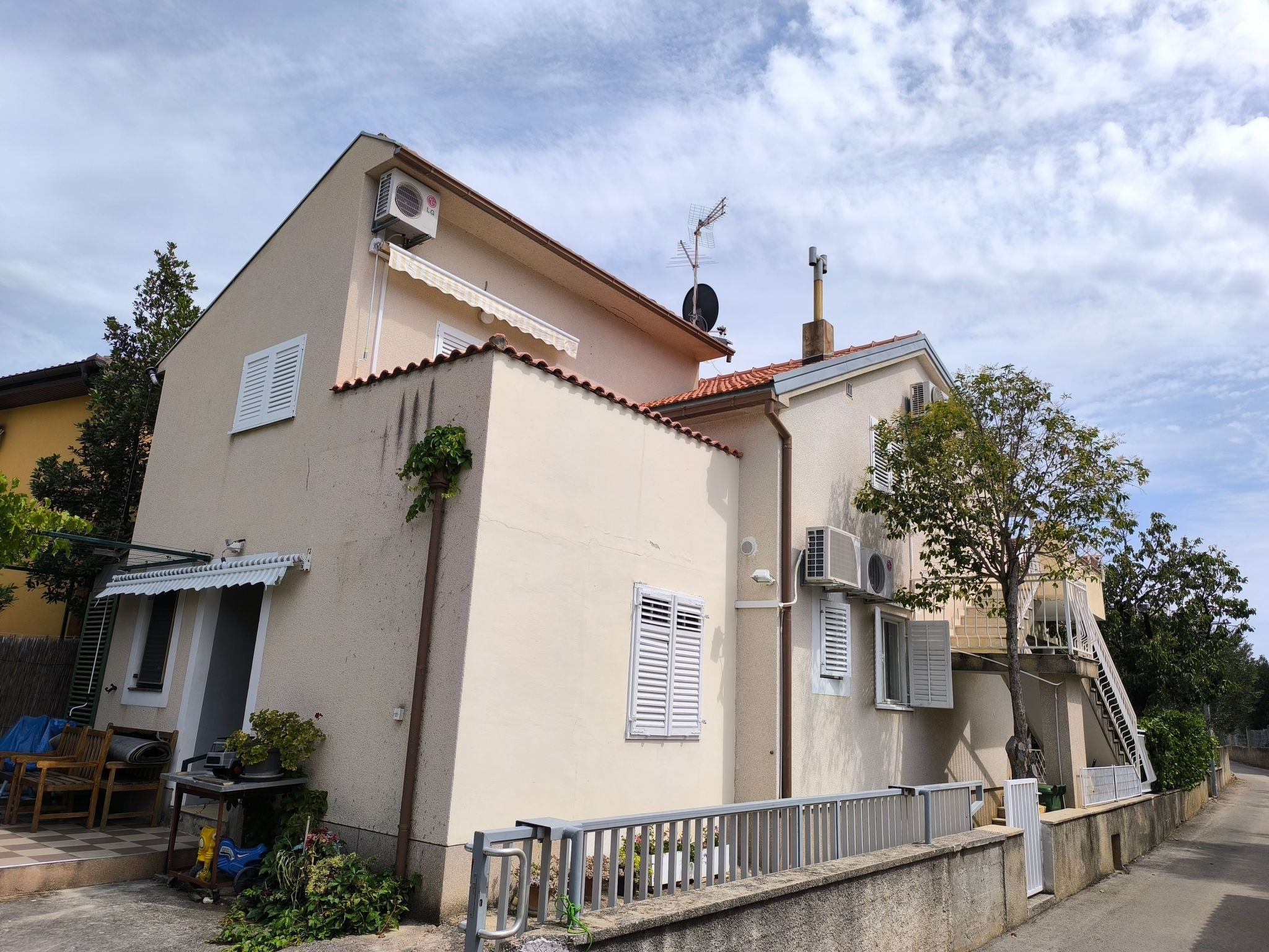 Für 3 Personen  + 1 Kind ca. 68 m&sup2; in Žaboric, Dalmatien (Gespanschaft Sib-Dedans