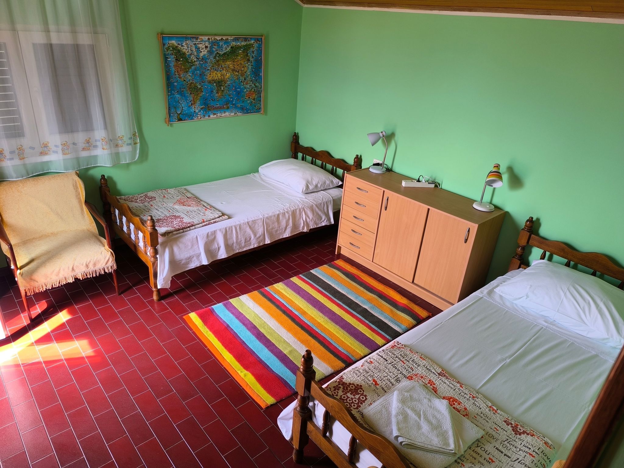 Für 3 Personen  + 1 Kind ca. 68 m&sup2; in Žaboric, Dalmatien (Gespanschaft Sib-Dedans