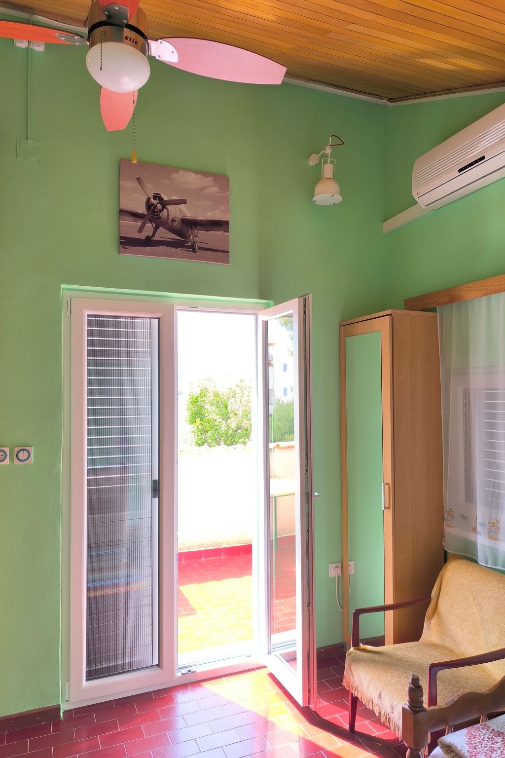 Für 3 Personen  + 1 Kind ca. 68 m&sup2; in Žaboric, Dalmatien (Gespanschaft Sib-Dedans