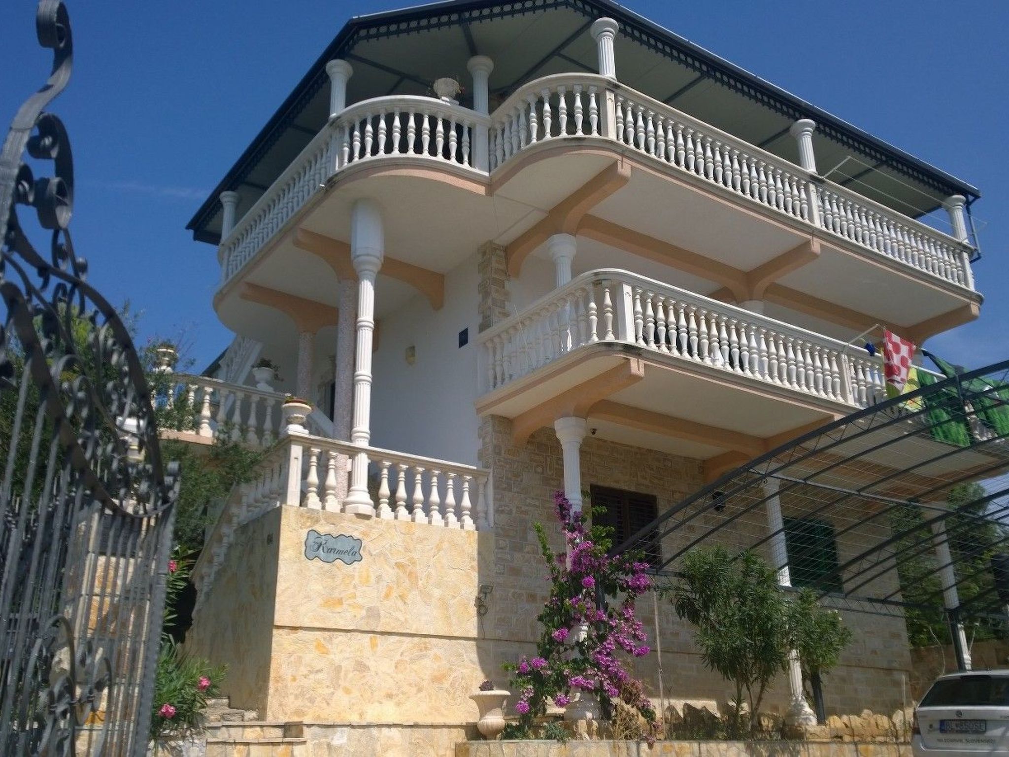 Ferienhaus mit umzäuntem Garten in Grebastica (Kroatien) und 1 Hund erlaubt