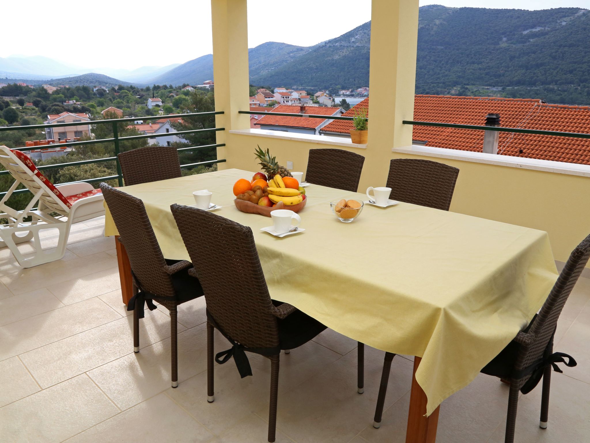 Für 4 Personen  + 2 Kinder ca. 100 m&sup2; in Grebastica, Dalmatien (Gespanscha