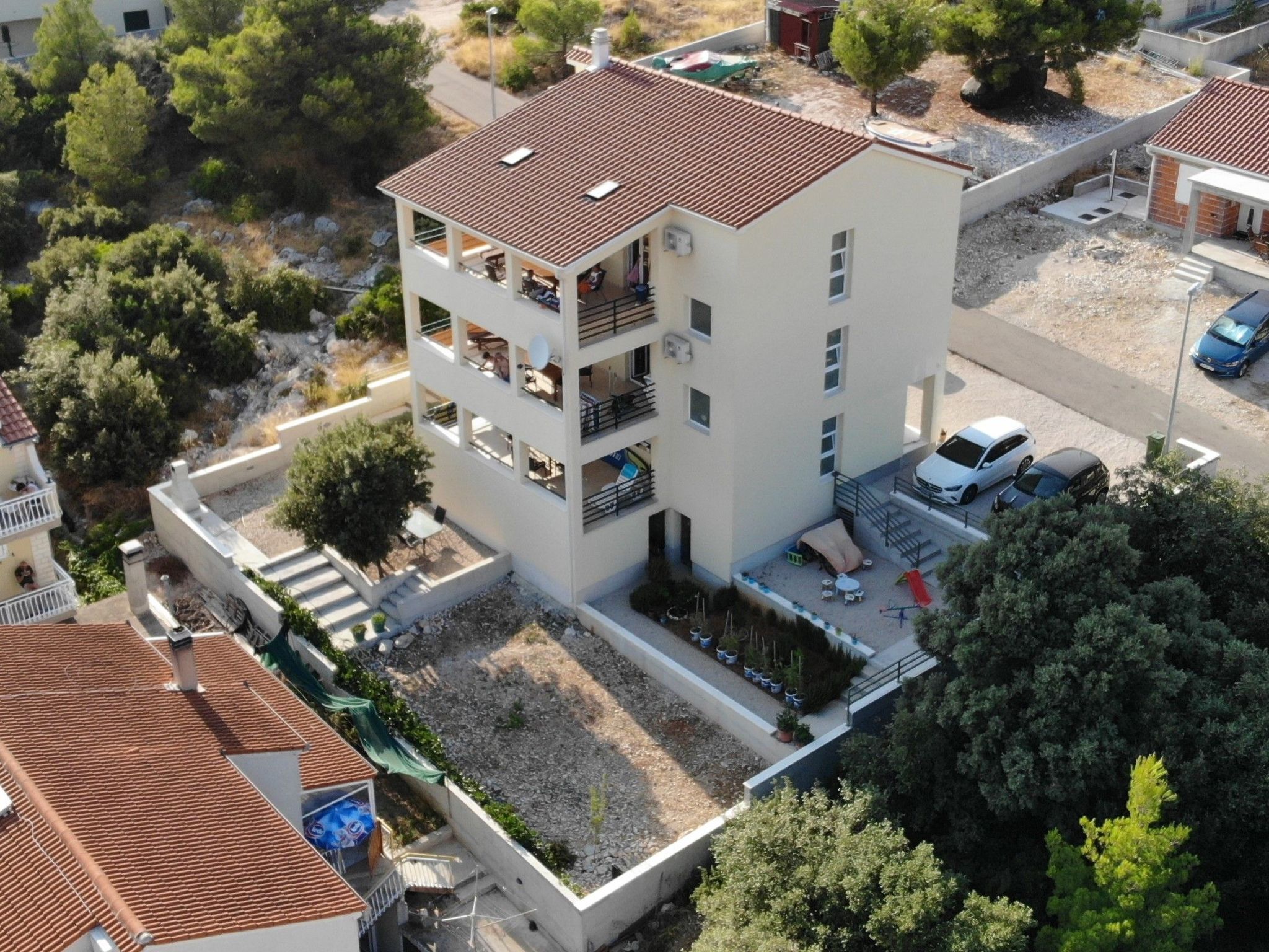 Für 4 Personen  + 2 Kinder ca. 100 m&sup2; in Grebastica, Dalmatien (Gespanscha-Draußen