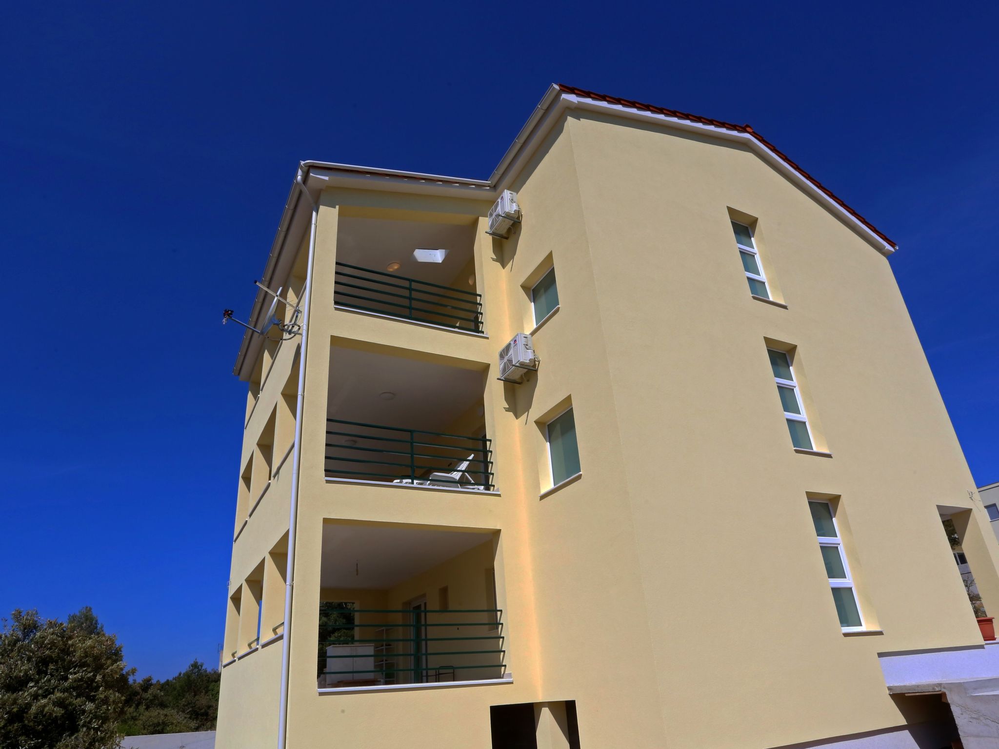 Für 4 Personen  + 2 Kinder ca. 100 m&sup2; in Grebastica, Dalmatien (Gespanscha-Draußen