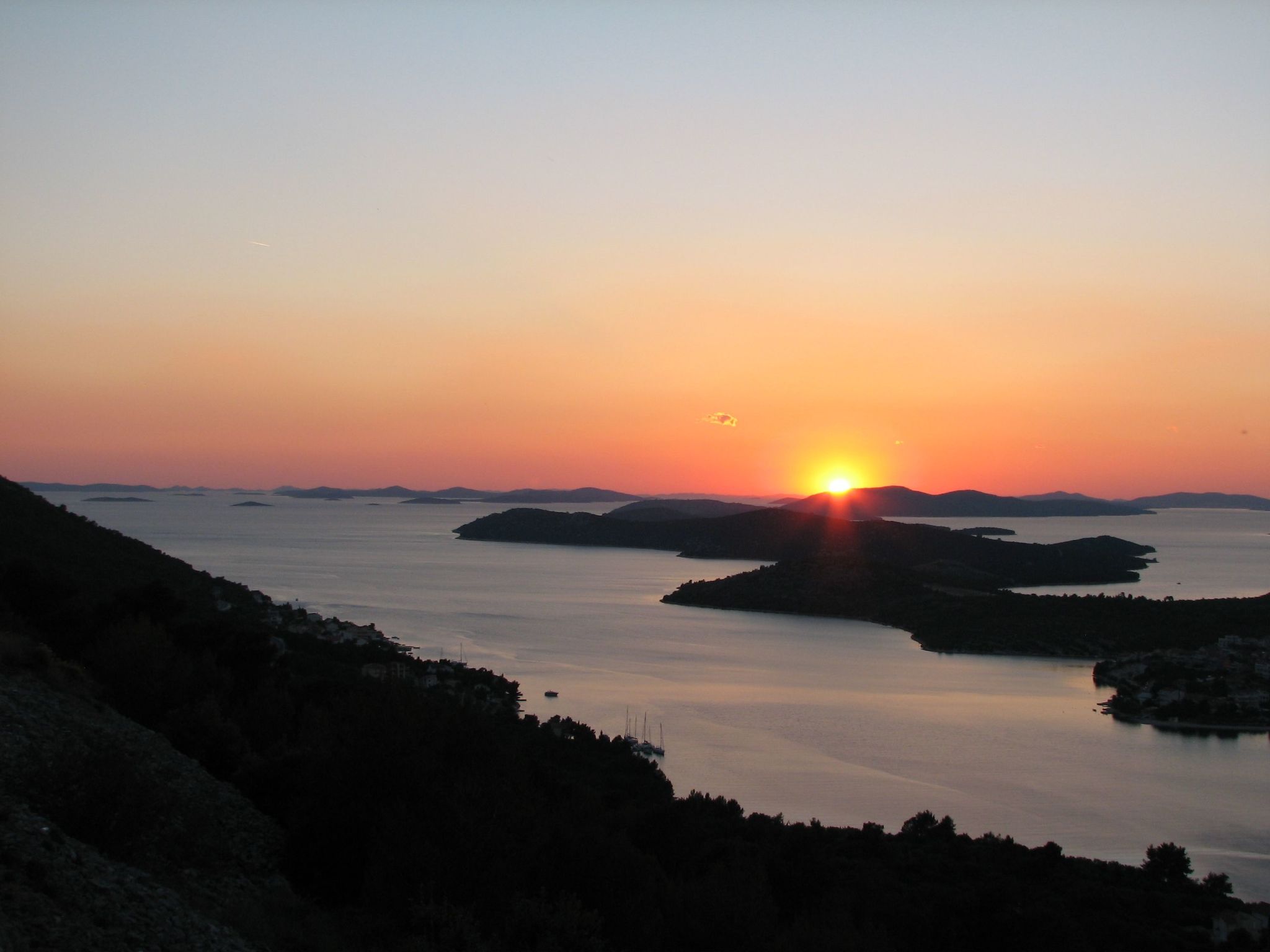 Für 4 Personen  + 2 Kinder ca. 100 m&sup2; in Grebastica, Dalmatien (Gespanscha-Draußen