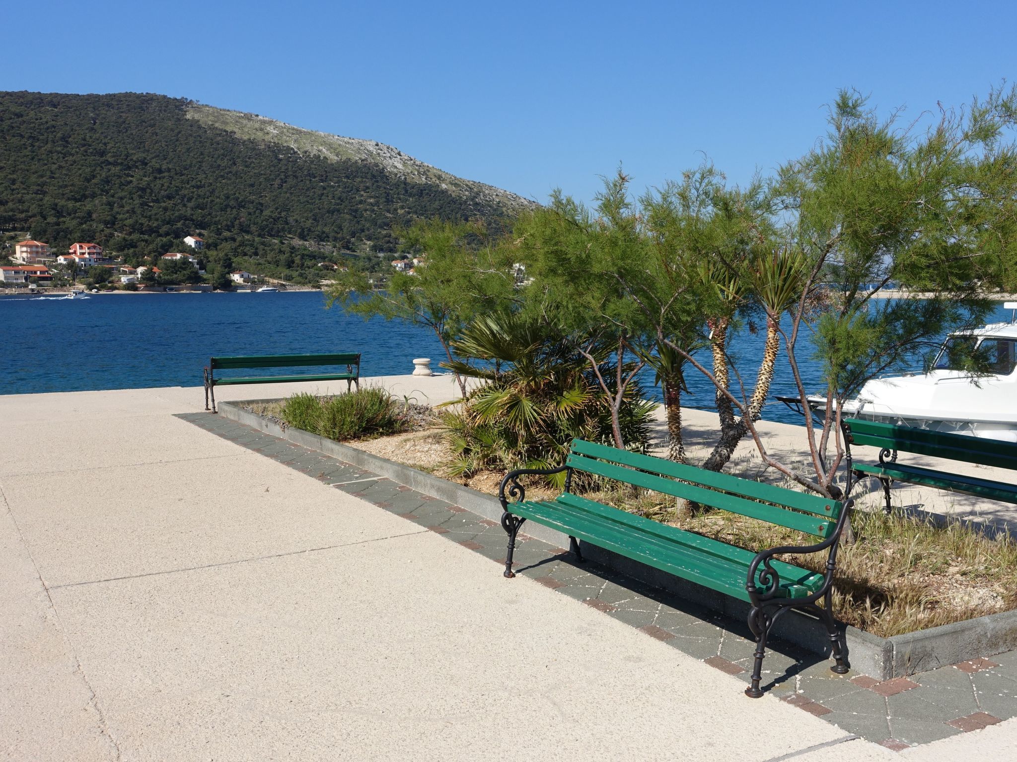 Für 4 Personen  + 2 Kinder ca. 100 m&sup2; in Grebastica, Dalmatien (Gespanscha-Draußen