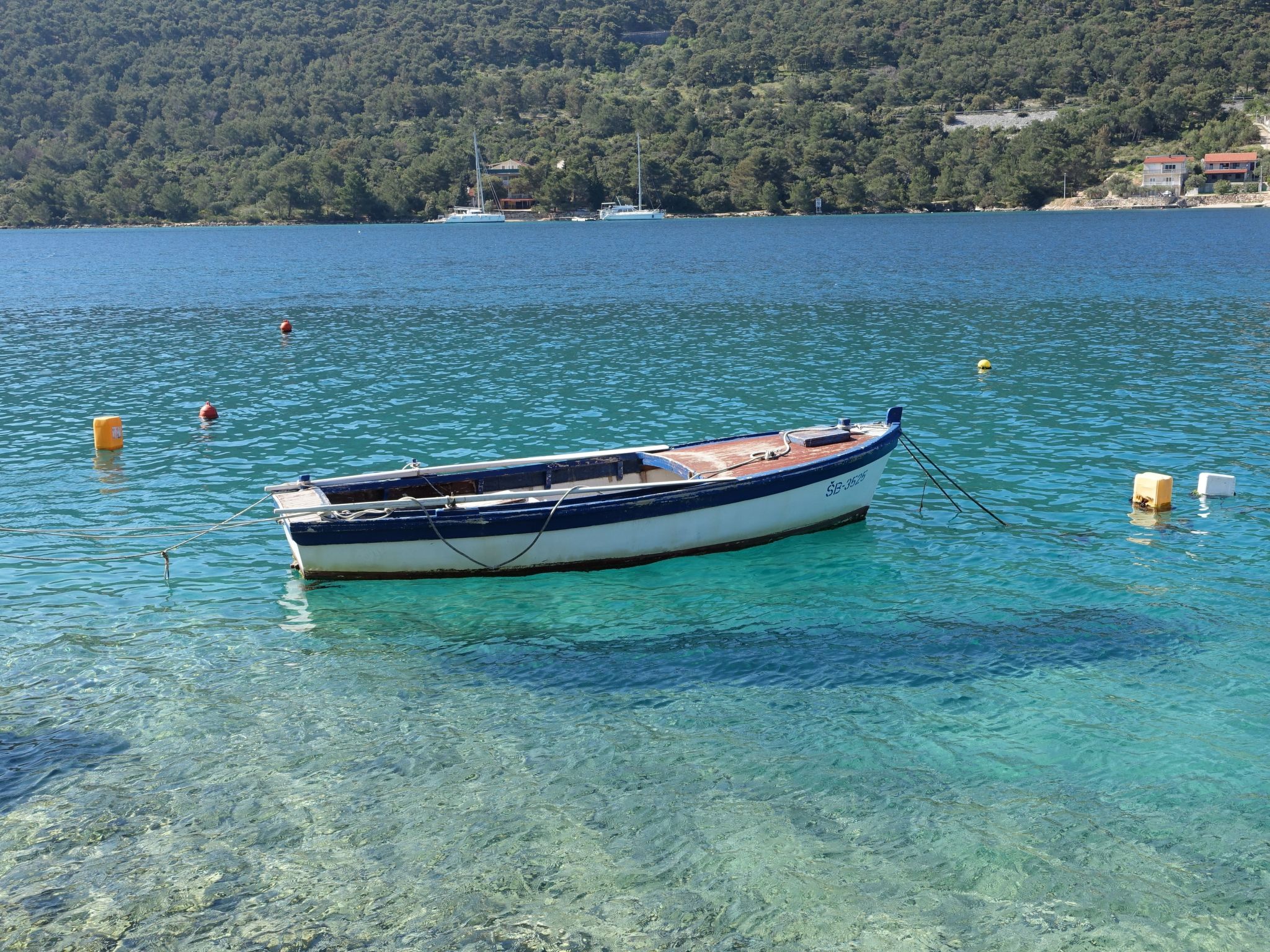 Für 4 Personen  + 2 Kinder ca. 100 m&sup2; in Grebastica, Dalmatien (Gespanscha-Draußen