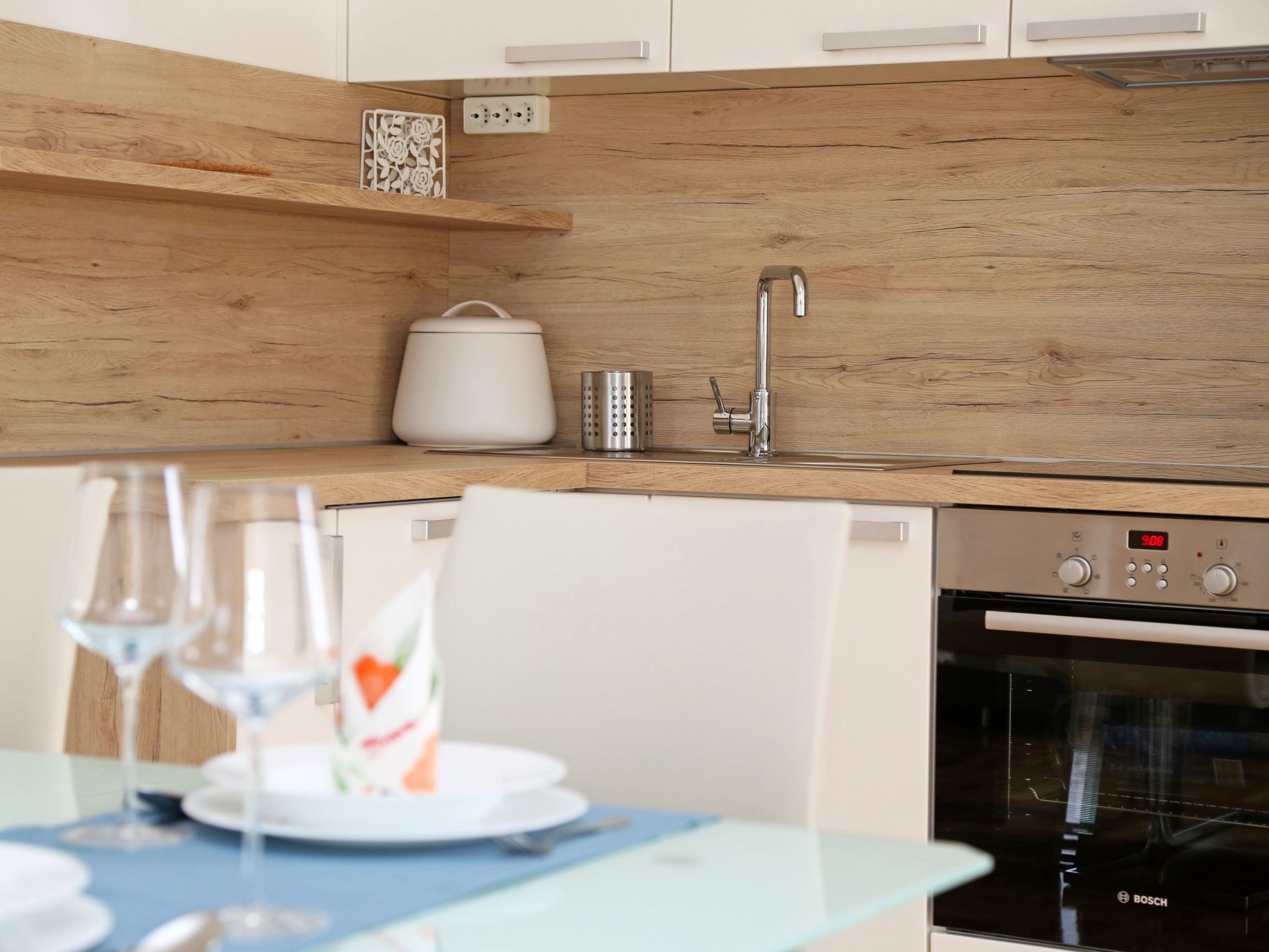 Für 4 Personen  + 2 Kinder ca. 100 m&sup2; in Grebastica, Dalmatien (Gespanscha-Drinnen