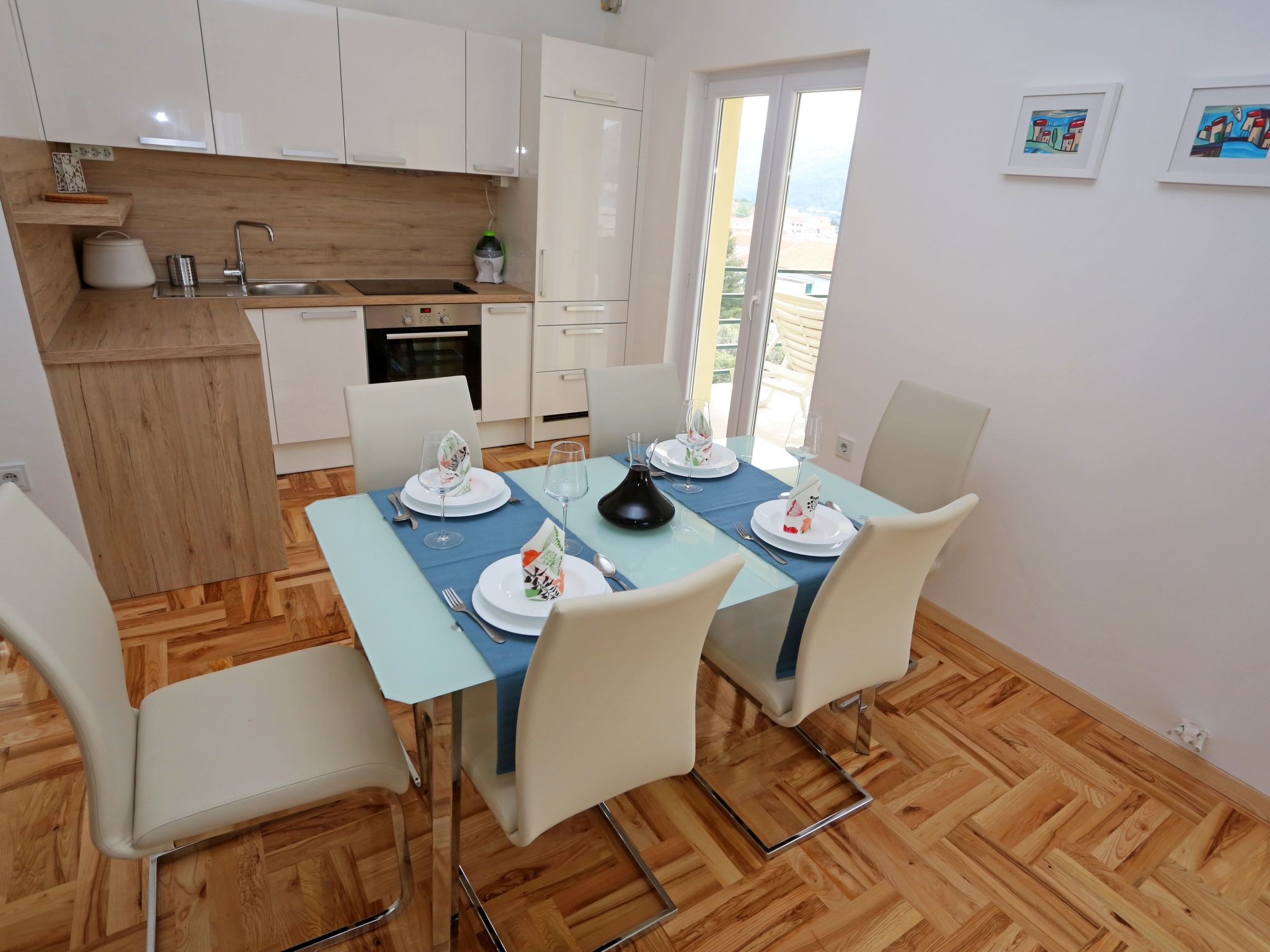 Für 4 Personen  + 2 Kinder ca. 100 m&sup2; in Grebastica, Dalmatien (Gespanscha-Drinnen