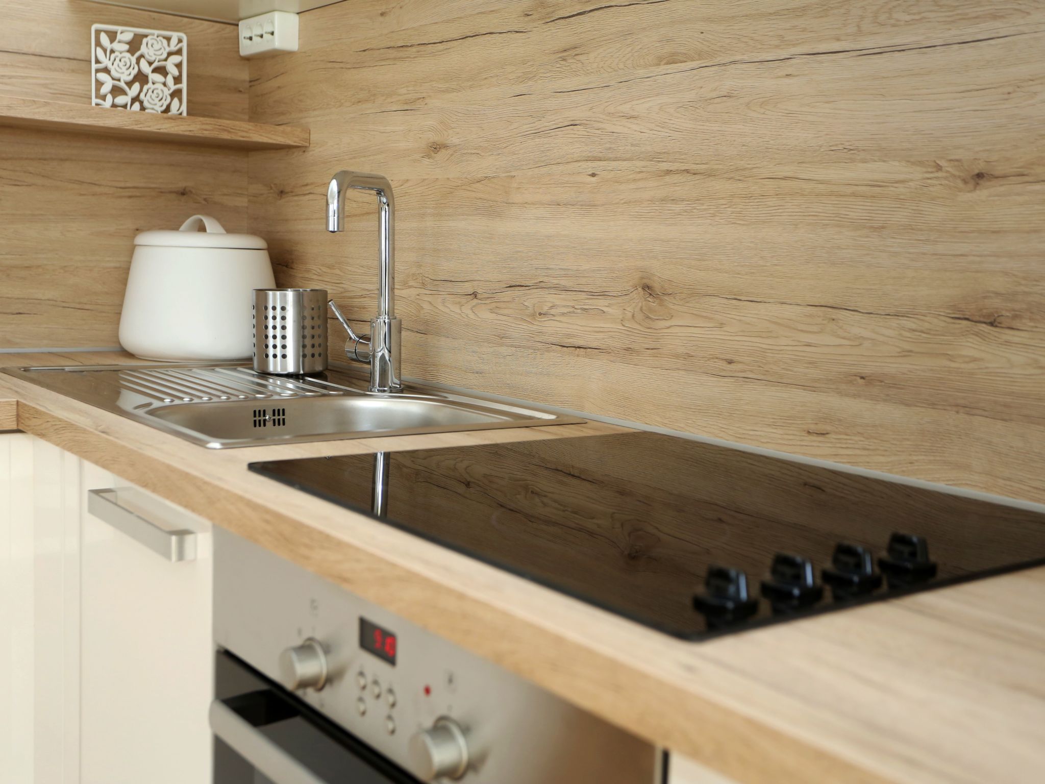 Für 4 Personen  + 2 Kinder ca. 100 m&sup2; in Grebastica, Dalmatien (Gespanscha-Drinnen