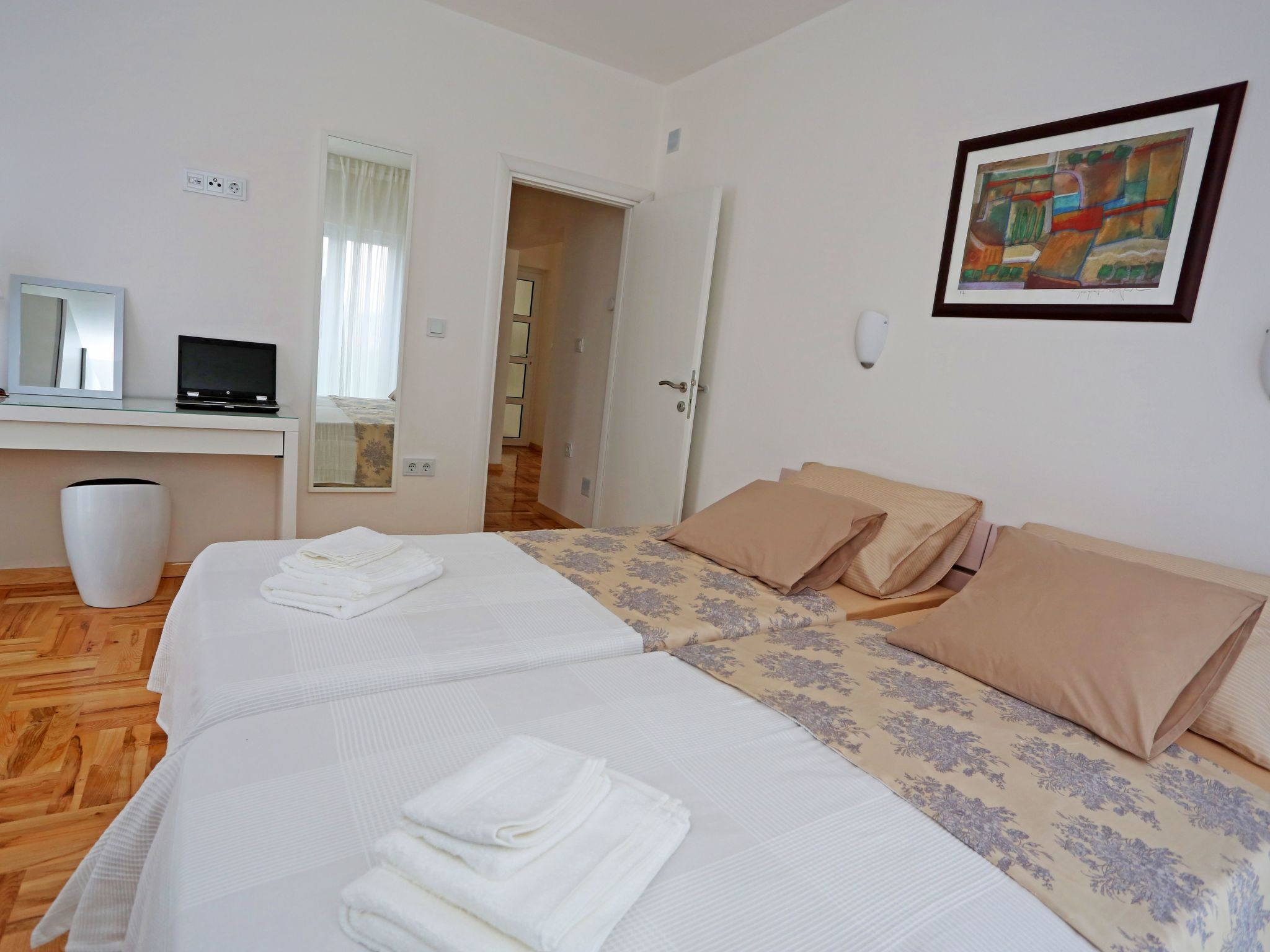 Für 4 Personen  + 2 Kinder ca. 100 m&sup2; in Grebastica, Dalmatien (Gespanscha-Drinnen