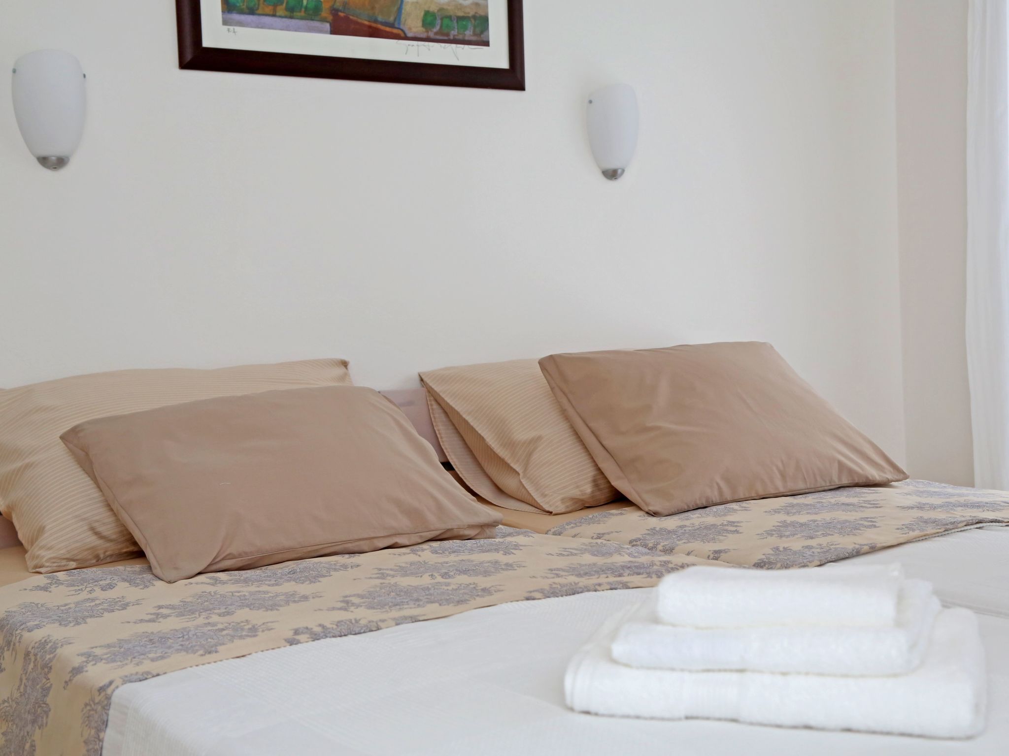 Für 4 Personen  + 2 Kinder ca. 100 m&sup2; in Grebastica, Dalmatien (Gespanscha-Drinnen