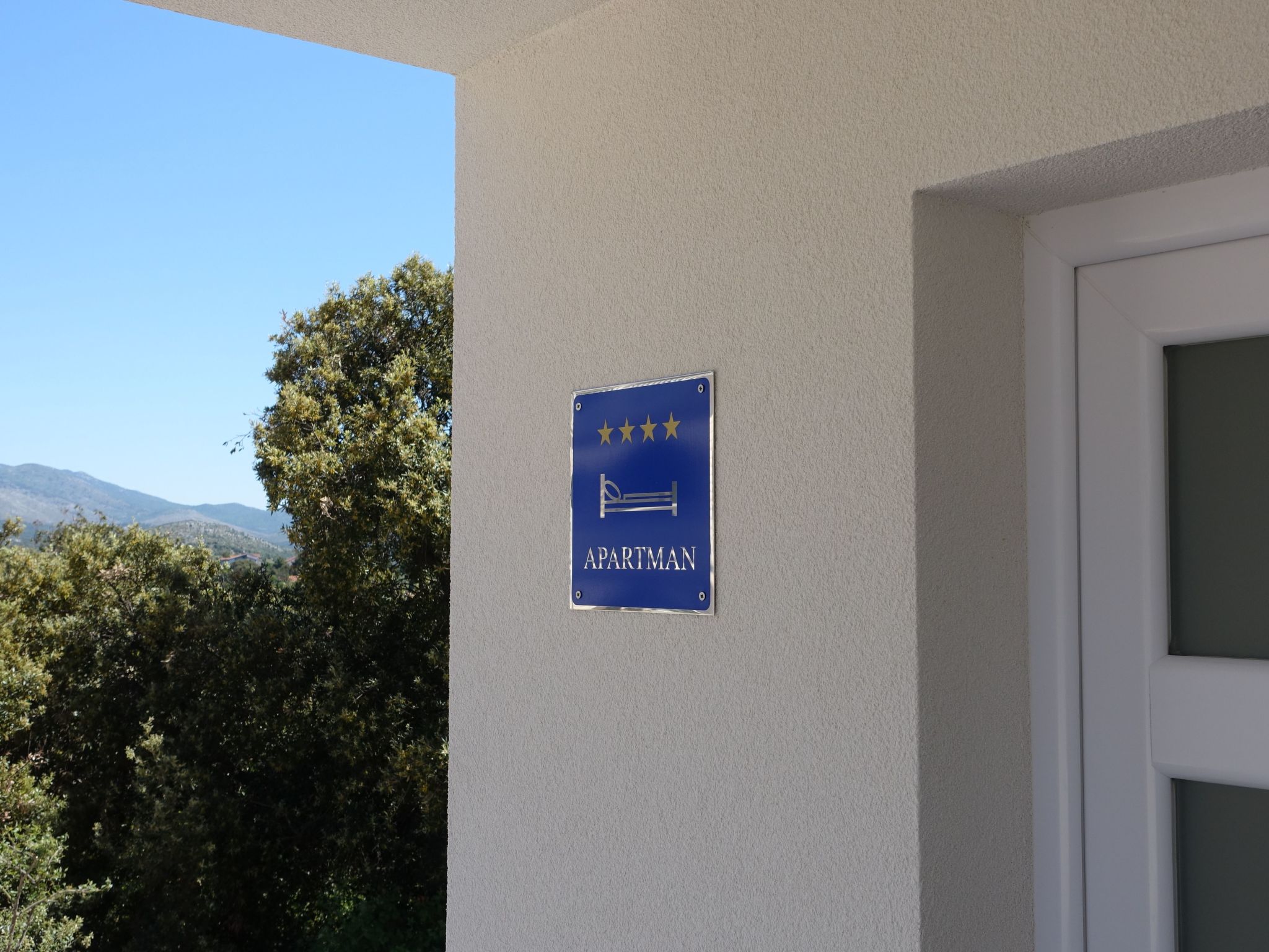 Für 4 Personen  + 2 Kinder ca. 100 m&sup2; in Grebastica, Dalmatien (Gespanscha-Draußen