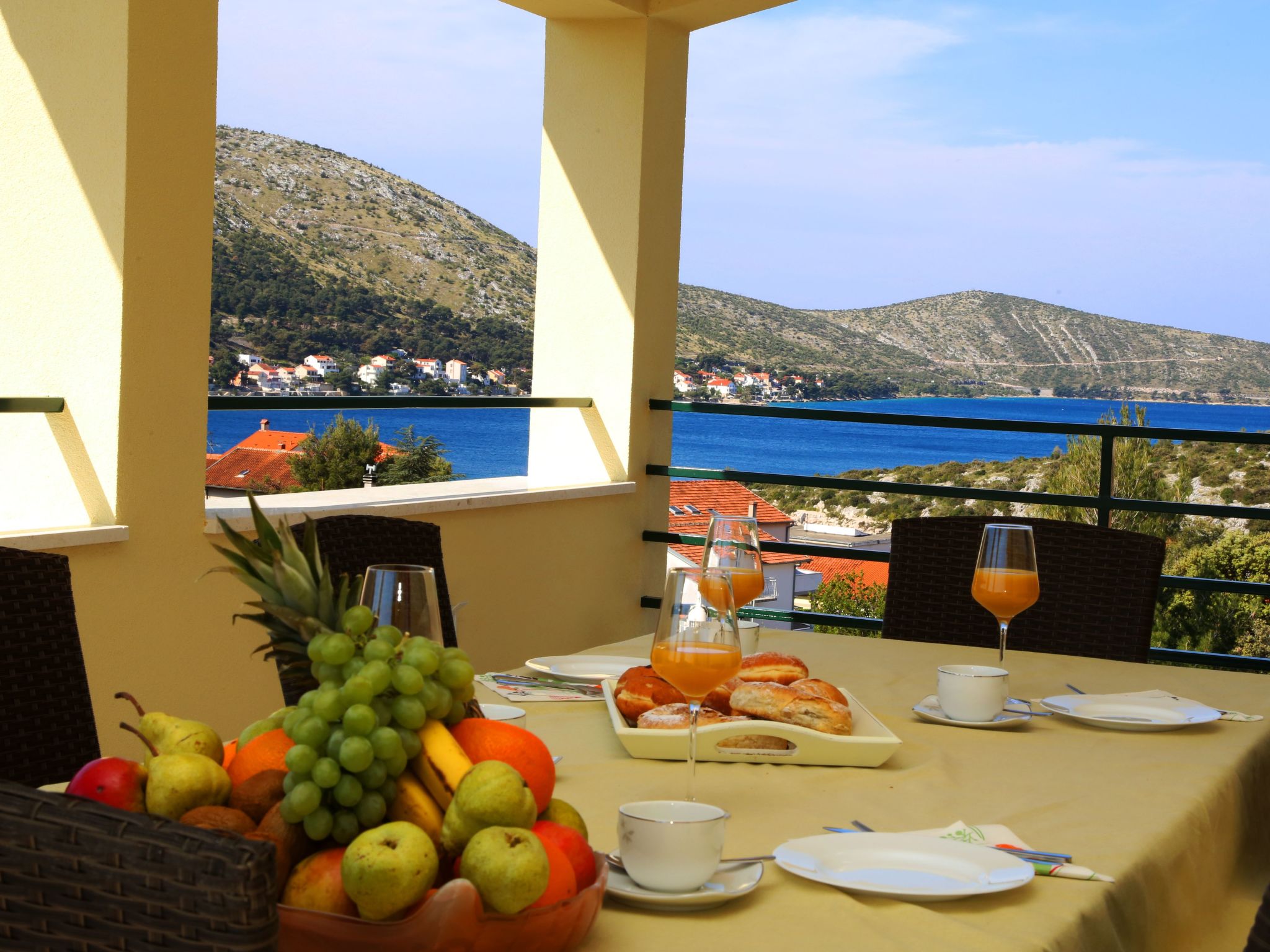 Für 4 Personen  + 2 Kinder ca. 100 m&sup2; in Grebastica, Dalmatien (Gespanscha