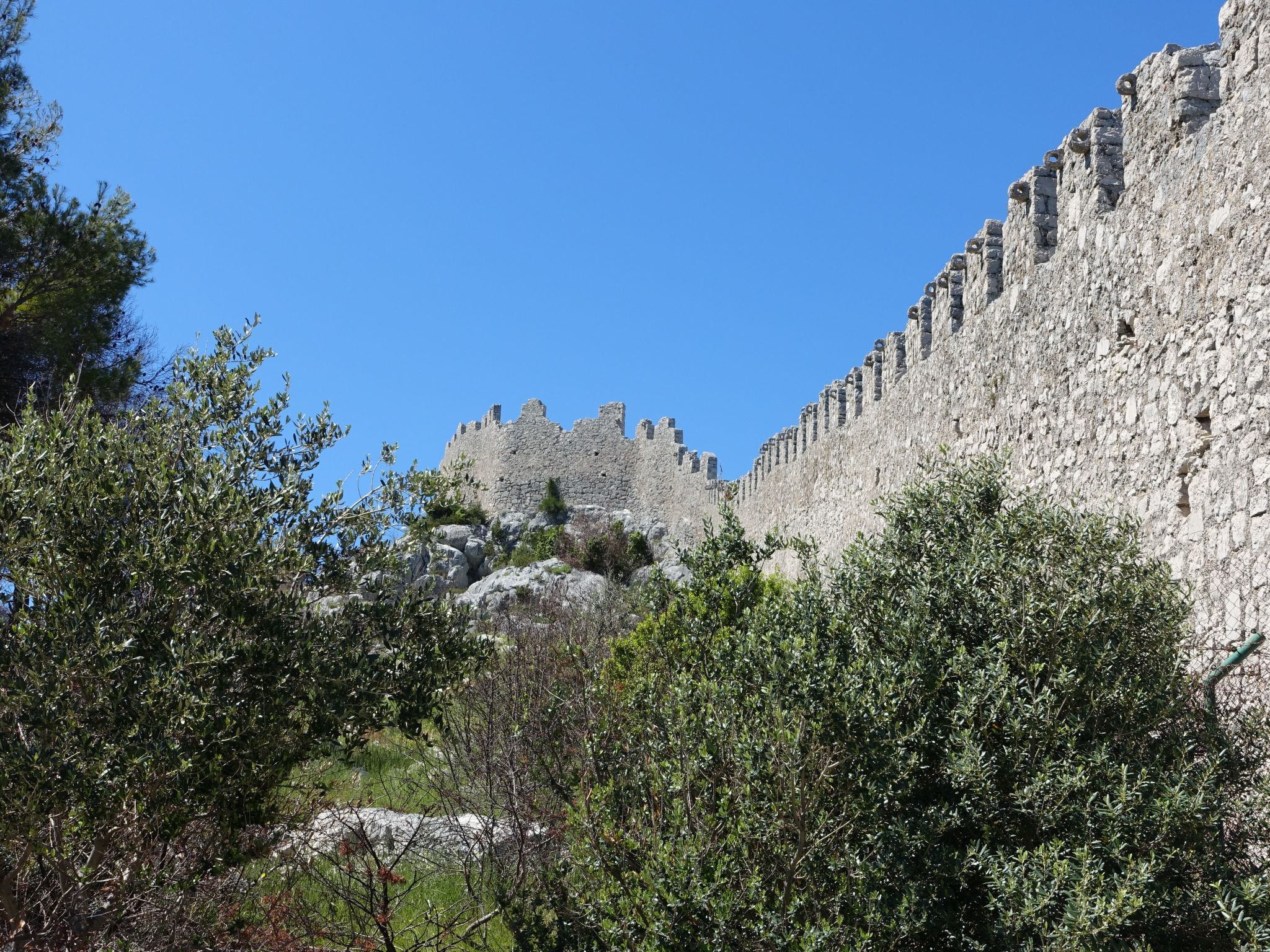 Für 4 Personen  + 2 Kinder ca. 100 m&sup2; in Grebastica, Dalmatien (Gespanscha-Draußen
