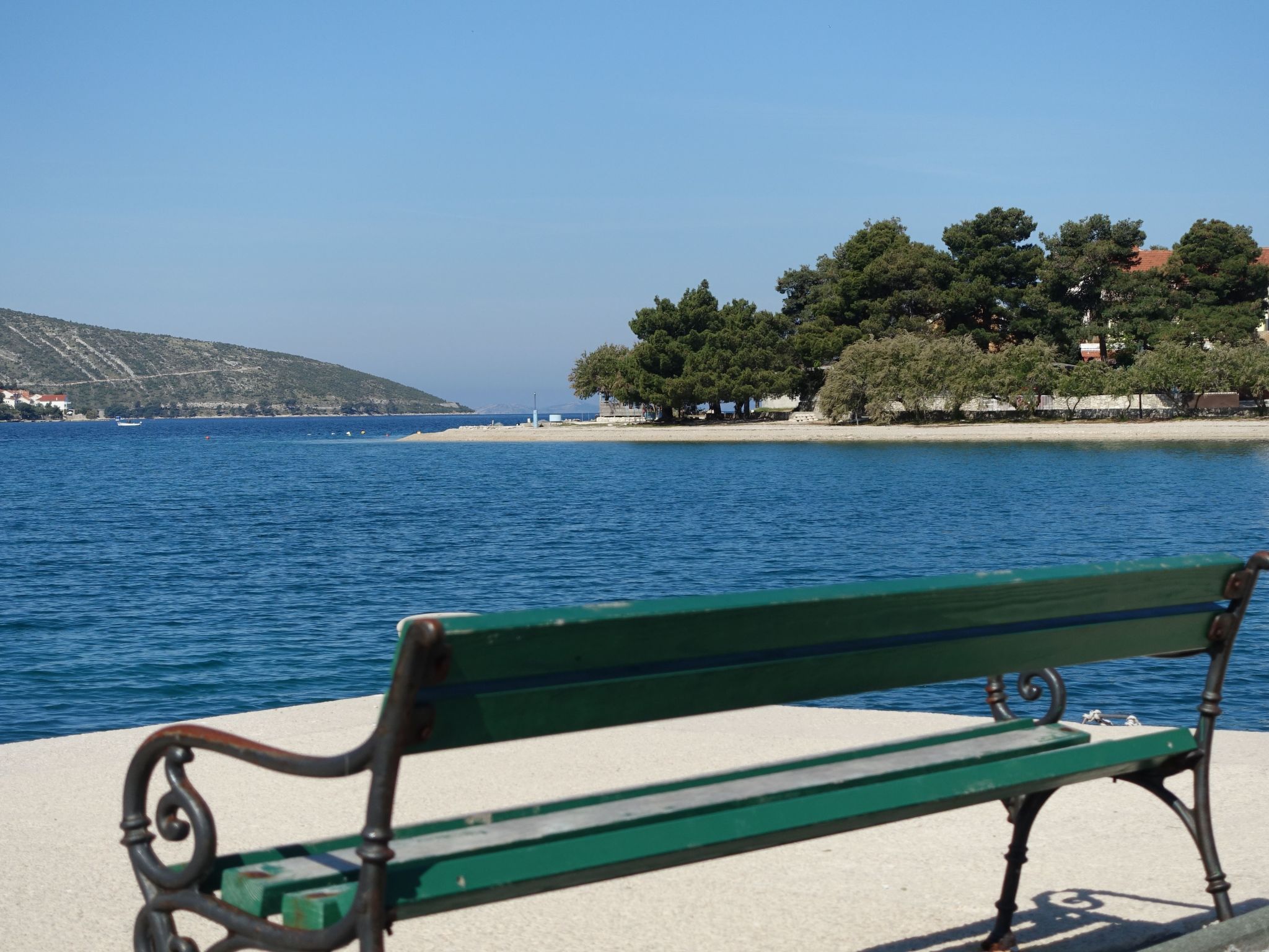 Für 4 Personen  + 2 Kinder ca. 100 m&sup2; in Grebastica, Dalmatien (Gespanscha-Draußen