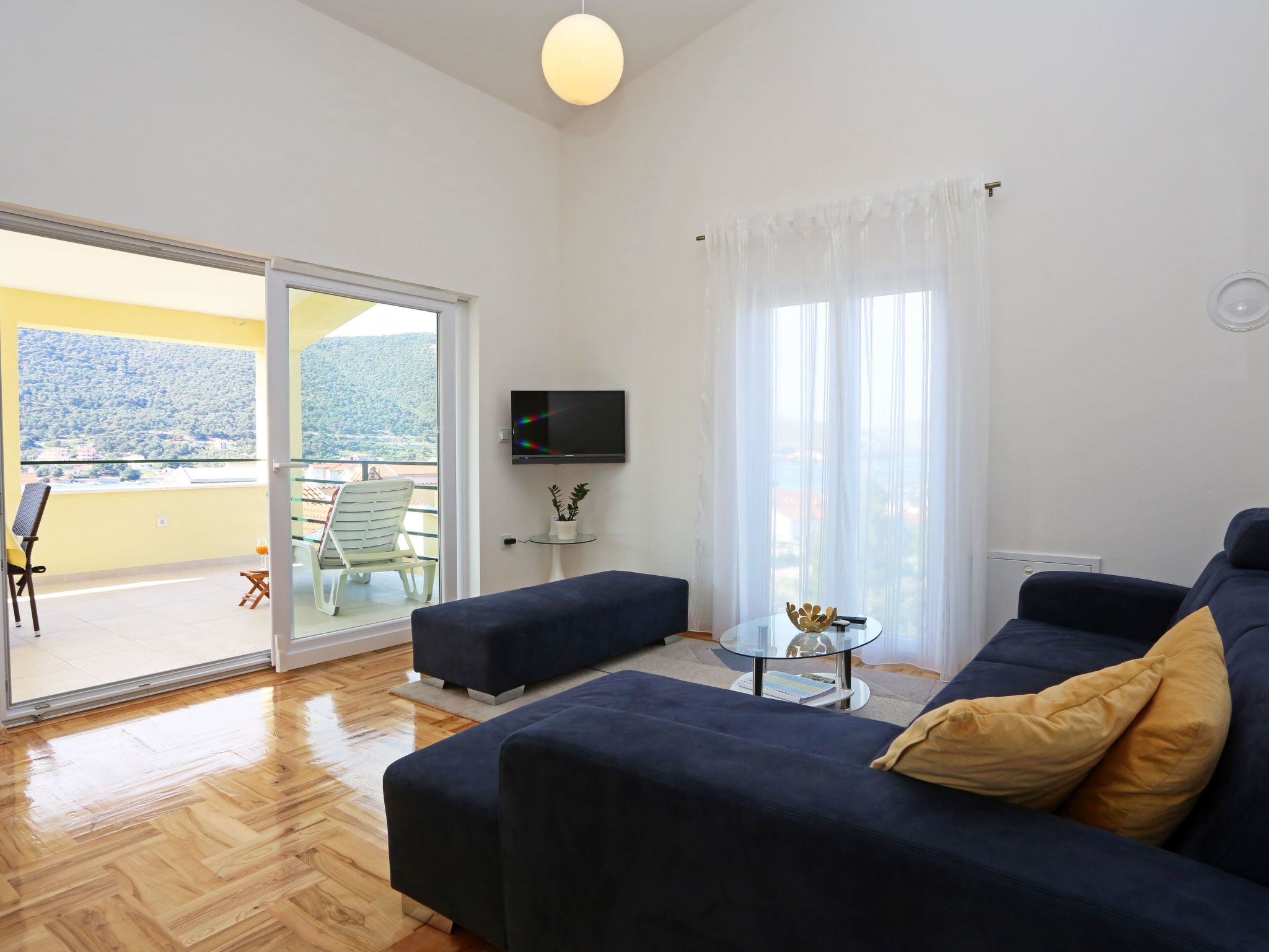 Für 4 Personen  + 2 Kinder ca. 100 m&sup2; in Grebastica, Dalmatien (Gespanscha-Drinnen