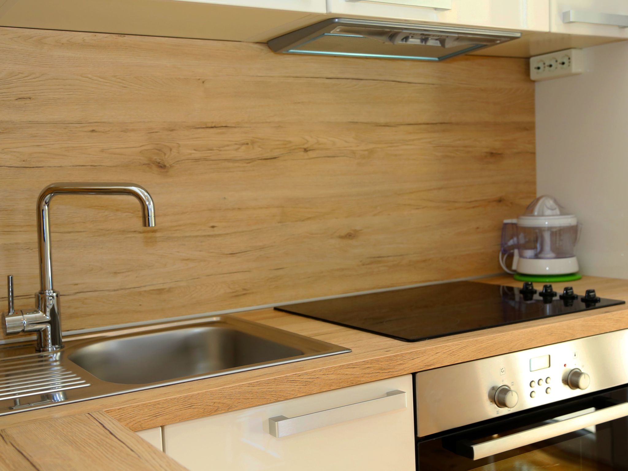 Für 4 Personen  + 2 Kinder ca. 100 m&sup2; in Grebastica, Dalmatien (Gespanscha-Drinnen