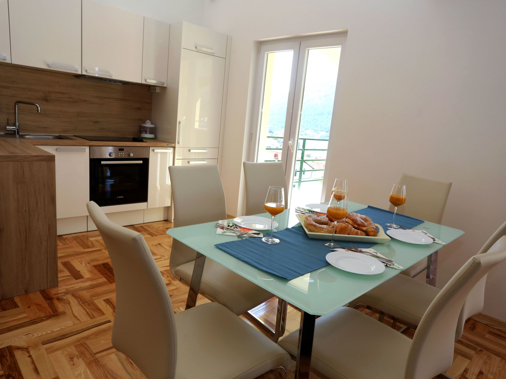 Für 4 Personen  + 2 Kinder ca. 100 m&sup2; in Grebastica, Dalmatien (Gespanscha-Drinnen