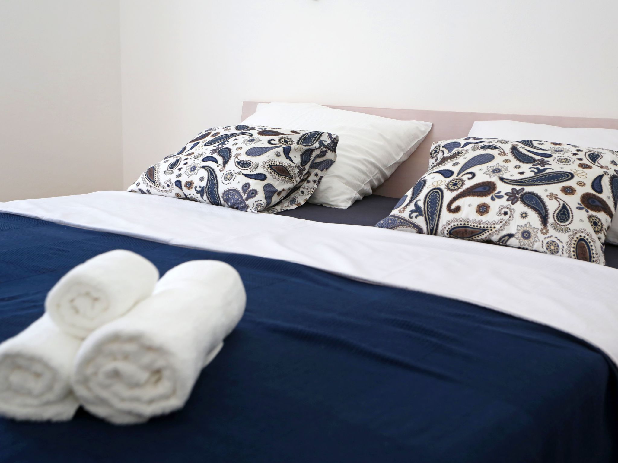 Für 4 Personen  + 2 Kinder ca. 100 m&sup2; in Grebastica, Dalmatien (Gespanscha-Drinnen