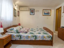 Superior appartement met terras aan zee in Grebaštica voor 5 personen - thumbnail 5