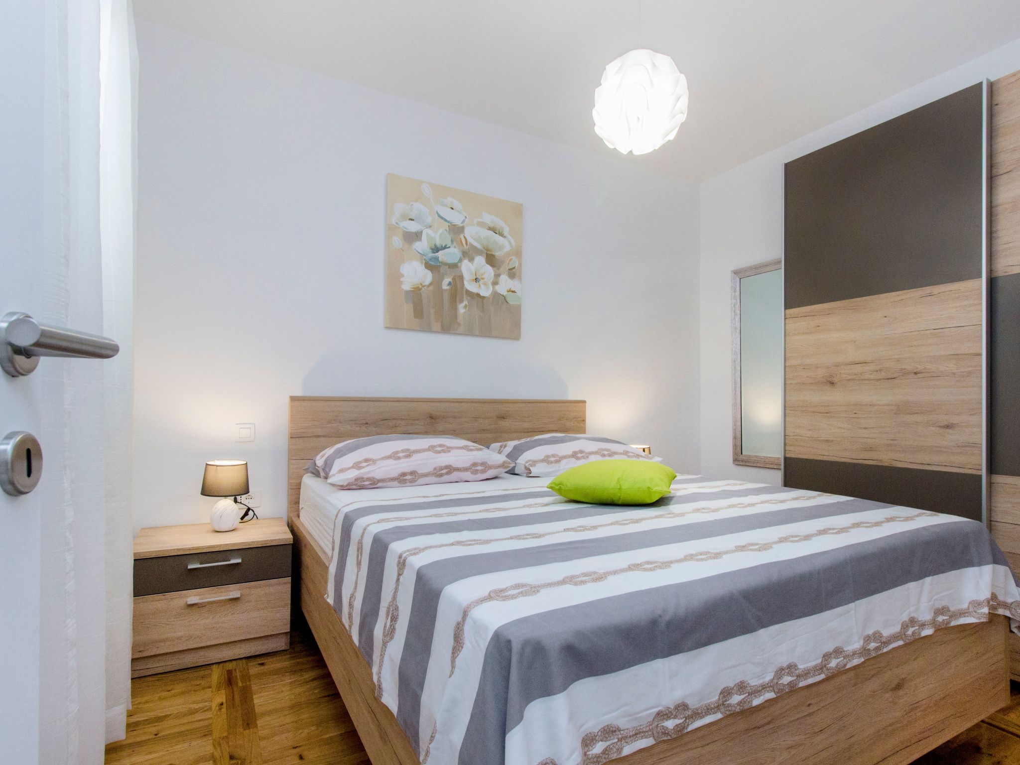 Mit Blick auf das Wasser