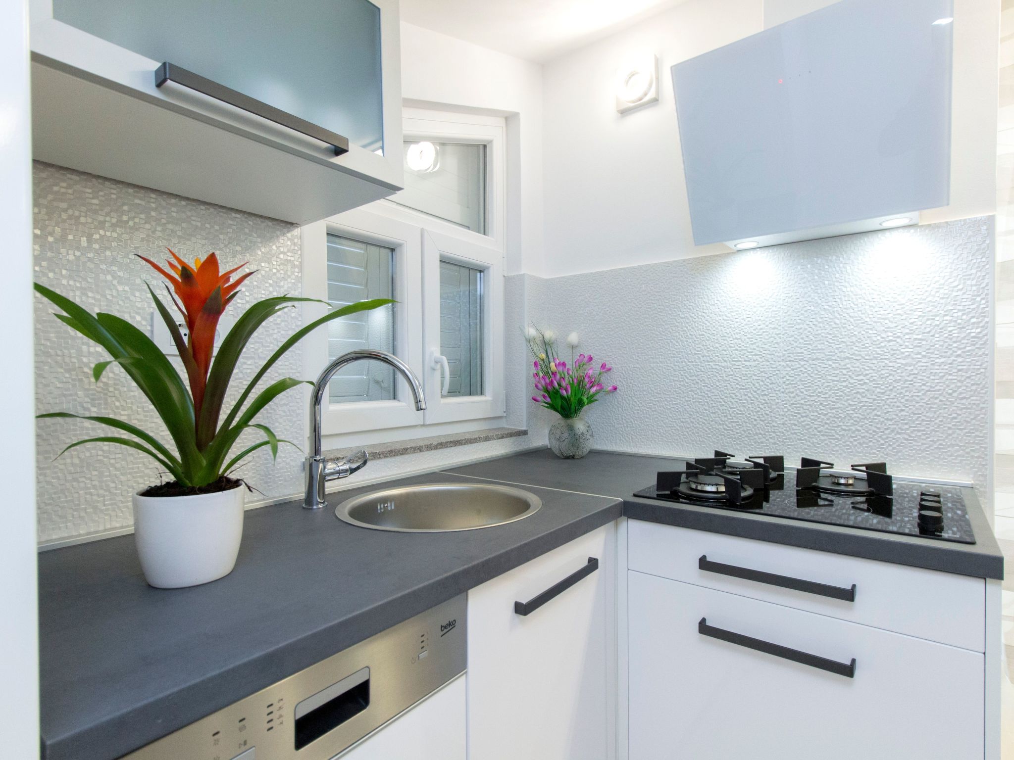 Wohnung mit Blick auf das Wasser-Image-tags.info