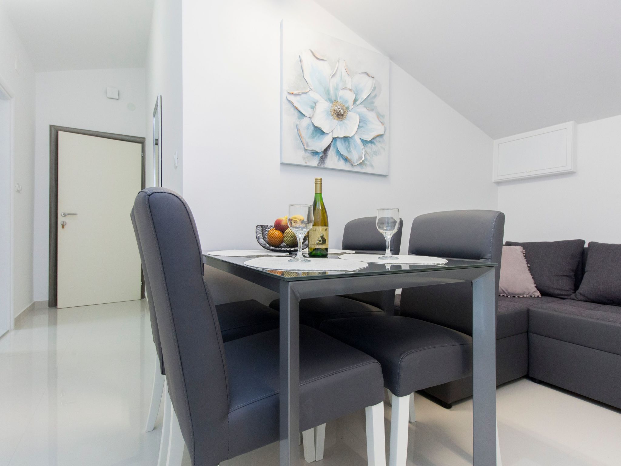 Wohnung mit Blick auf das Wasser-Image-tags.info