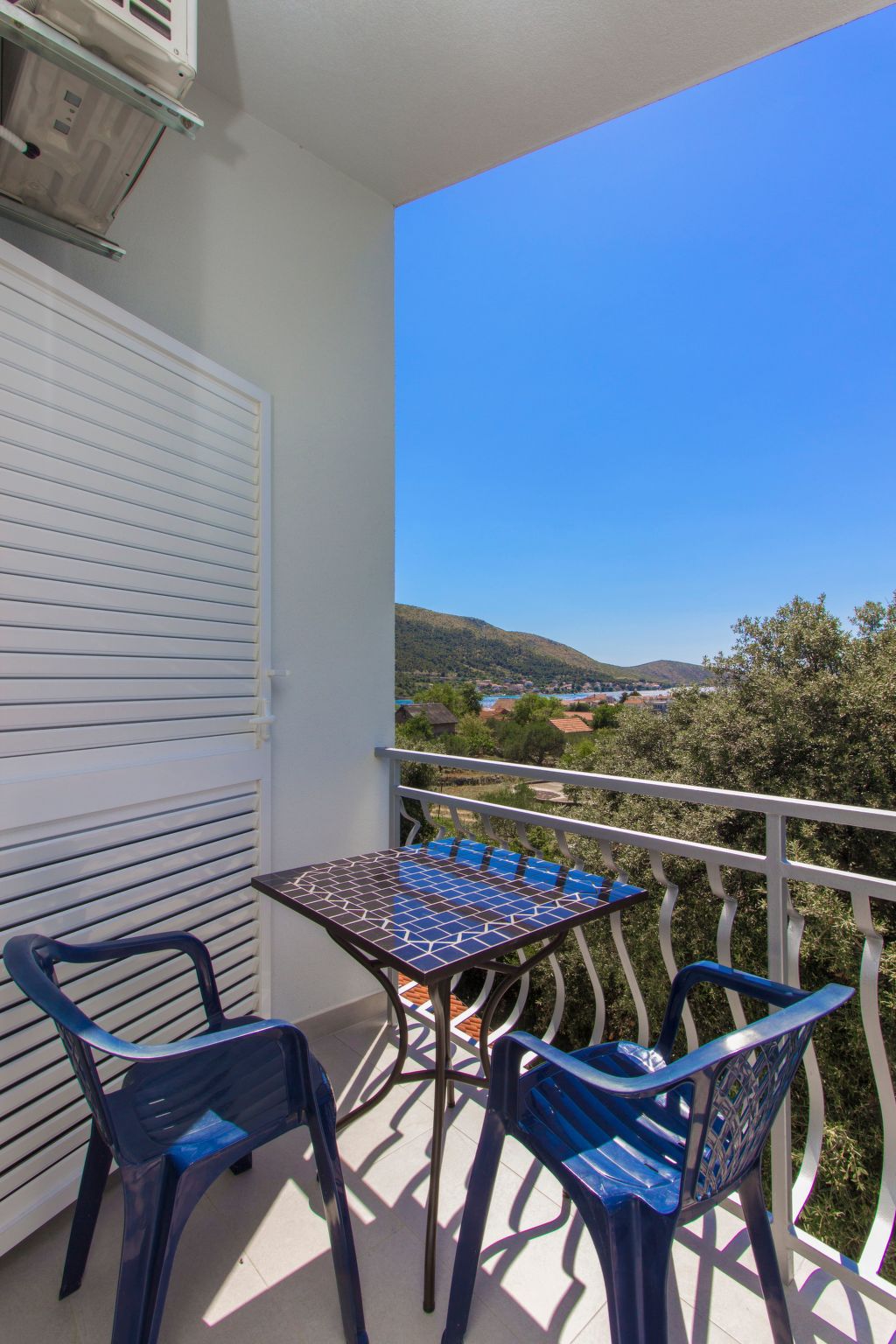 Wohnung mit Blick auf das Wasser-Image-tags.info