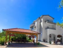 Comfortabel appartement in Grebaštica, 200 meter van zee en strand - thumbnail 1