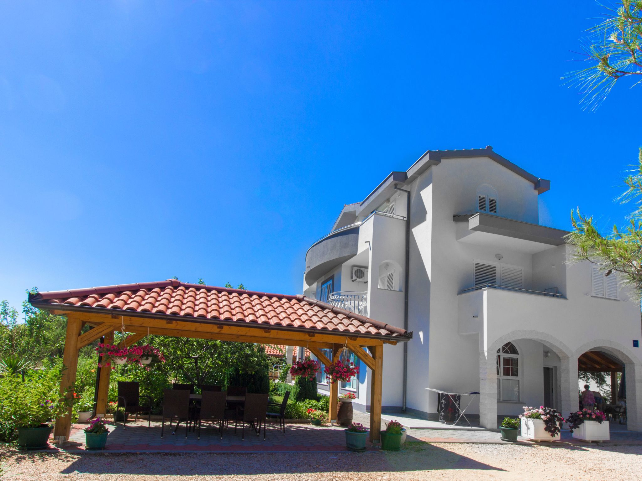 The modern apartment house with a total of six holiday apartments is located in Grebaštica, a picturesque coastal town in the vicinity of Sibenik. It is in a great position for a family vacation as i..