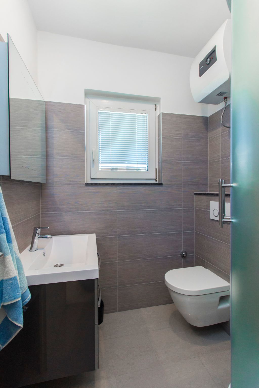 Wohnung mit Blick auf das Wasser-Image-tags.info