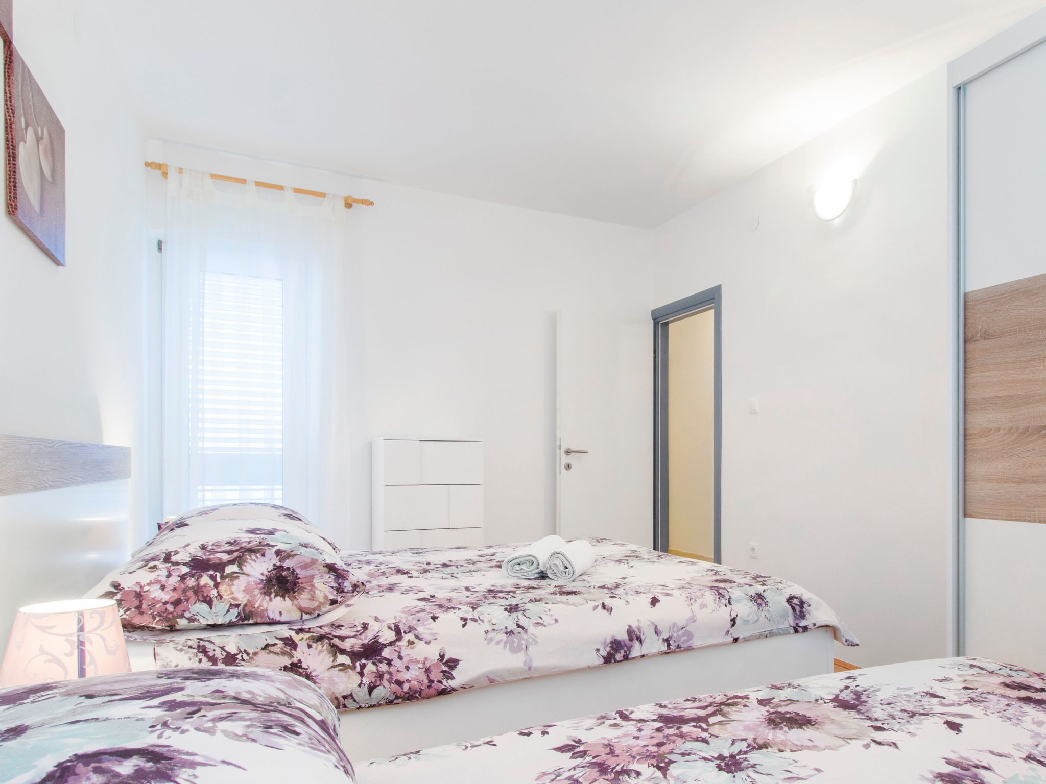 Wohnung mit Blick auf das Wasser-Image-tags.info