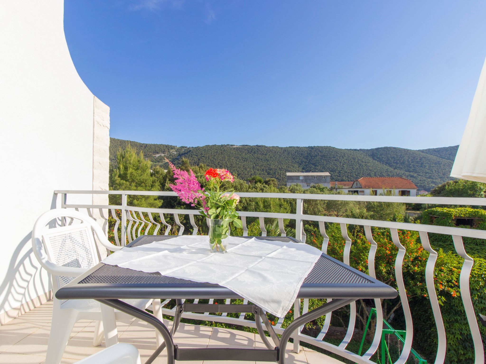 Wohnung mit Blick auf das Wasser-Image-tags.info