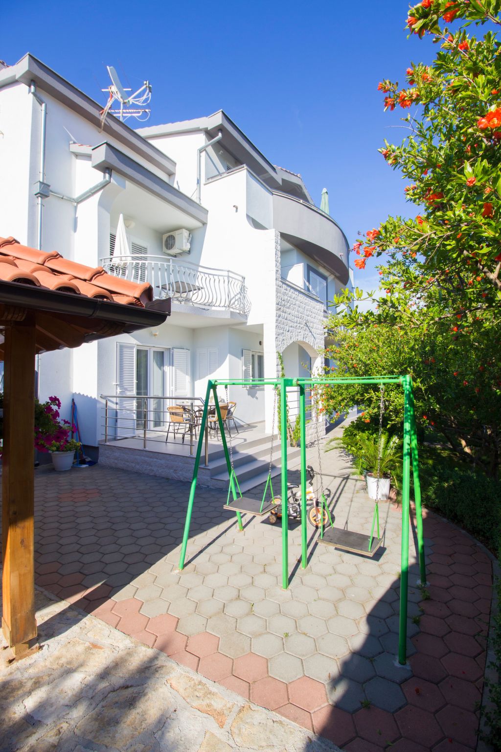 Wohnung mit Blick auf das Wasser-Image-tags.info